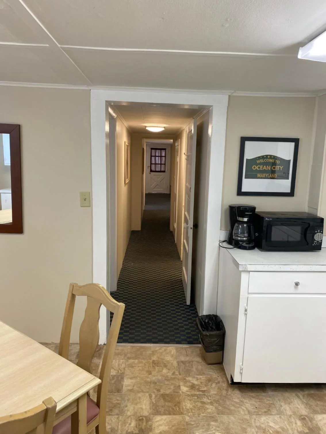 Kitchen or kitchenette in The Admiral Hotel/Motel