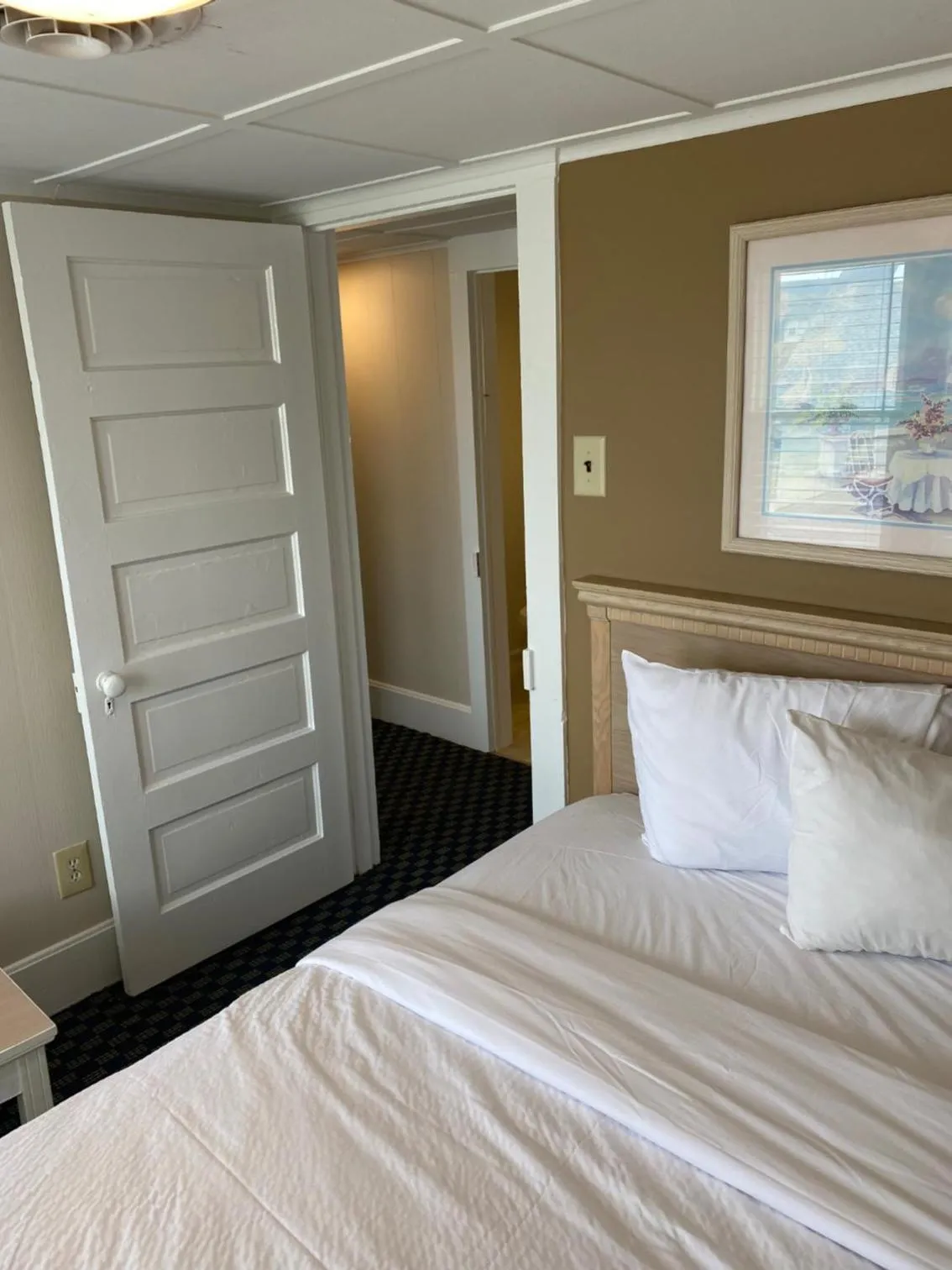 Bedroom in The Admiral Hotel/Motel