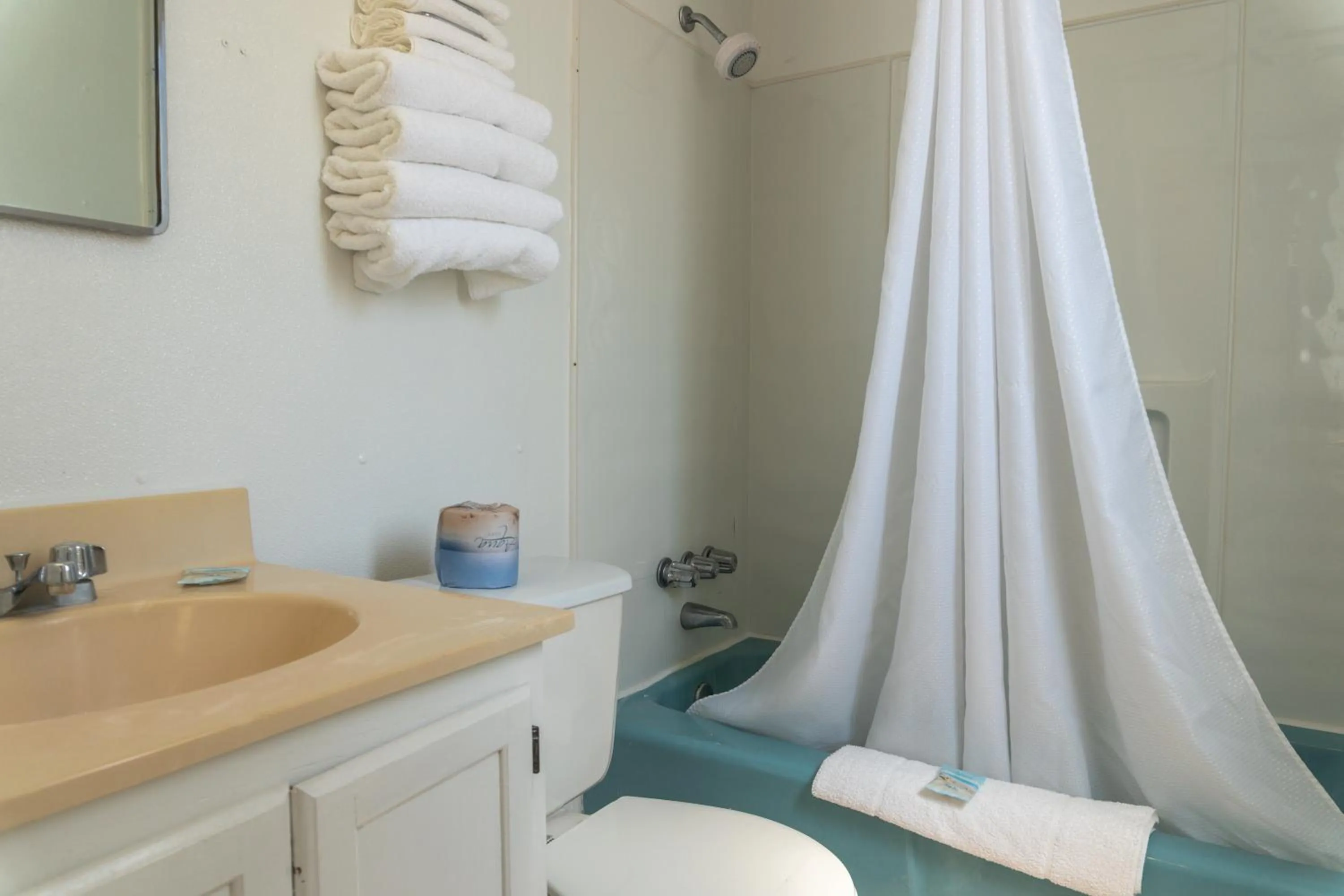 Bathroom in The Admiral Hotel/Motel