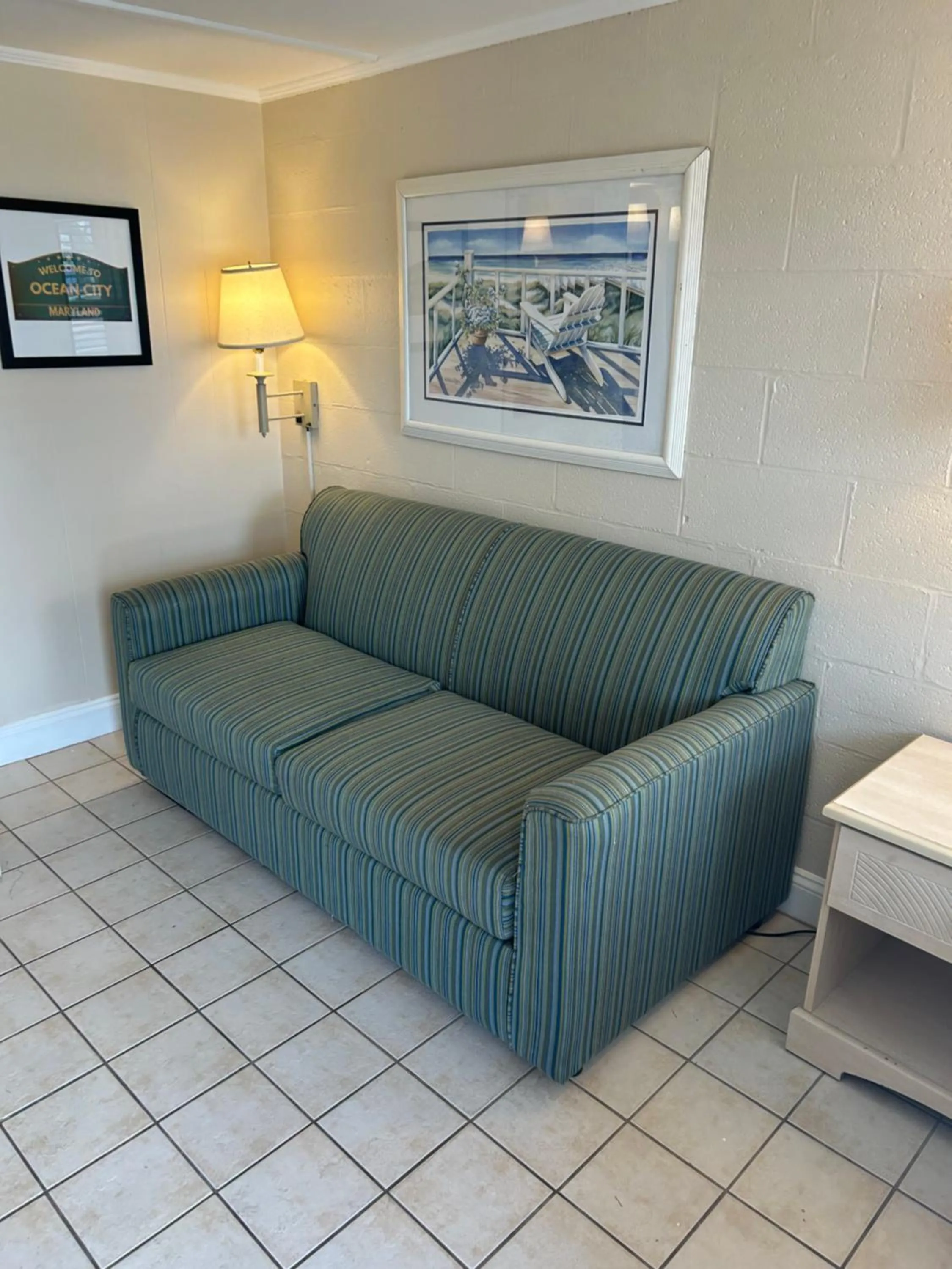 Seating area in The Admiral Hotel/Motel