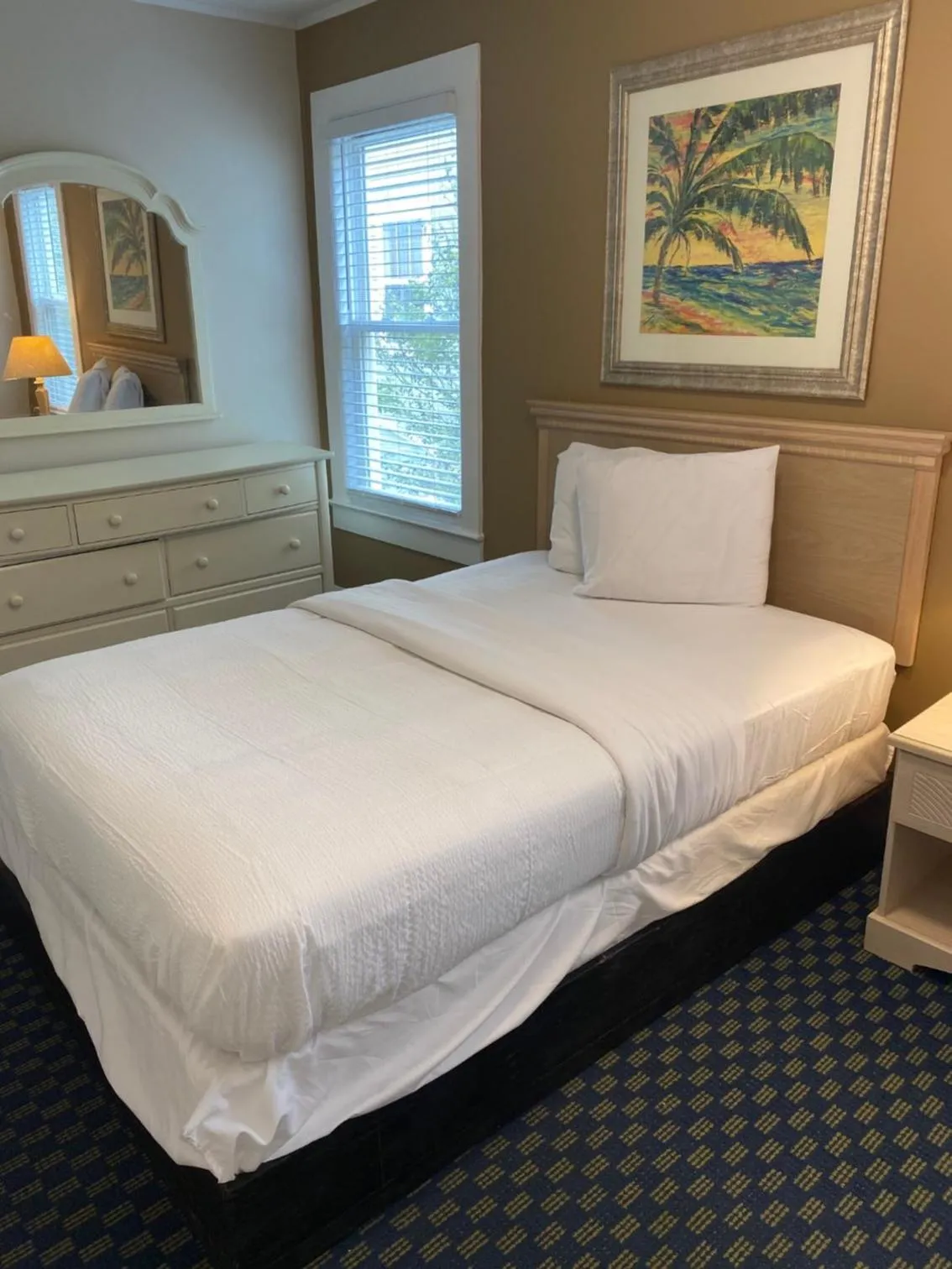 Bedroom in The Admiral Hotel/Motel