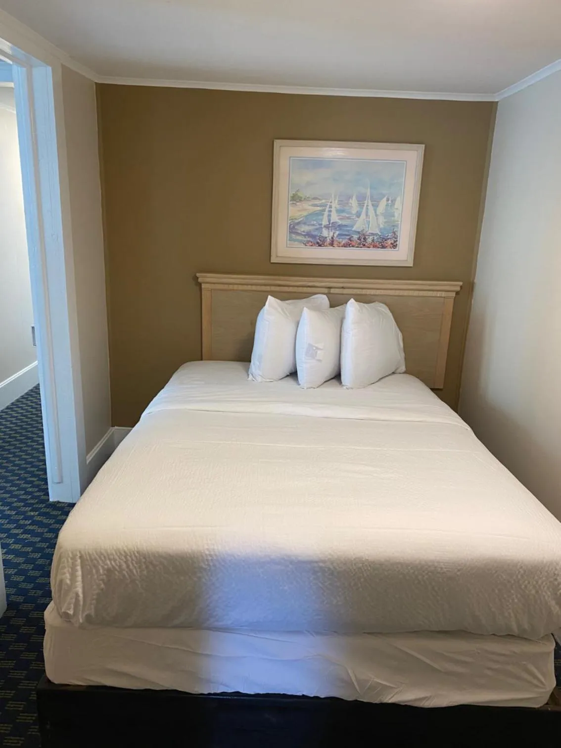 Bedroom in The Admiral Hotel/Motel