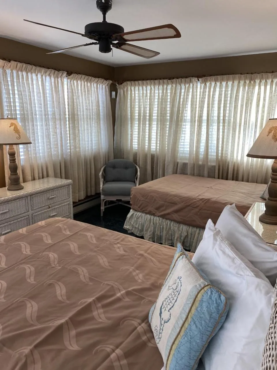 Bedroom in The Admiral Hotel/Motel