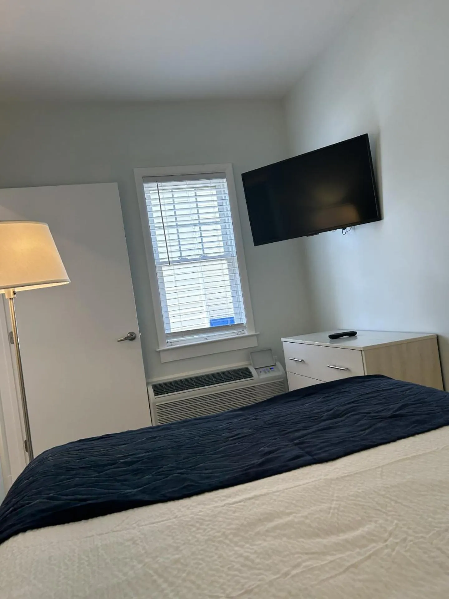 Photo of the whole room in The Admiral Hotel/Motel