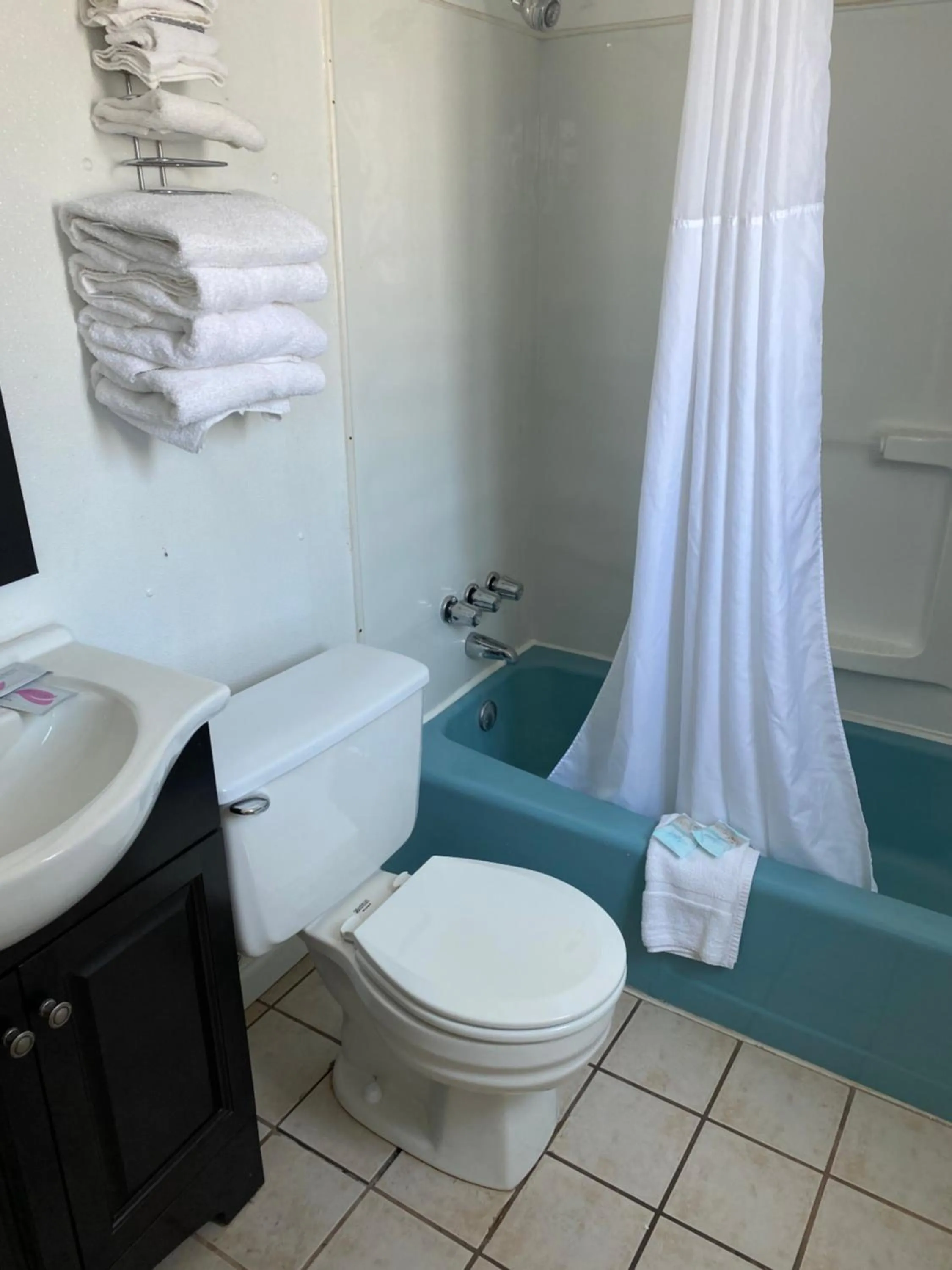 Bathroom in The Admiral Hotel/Motel