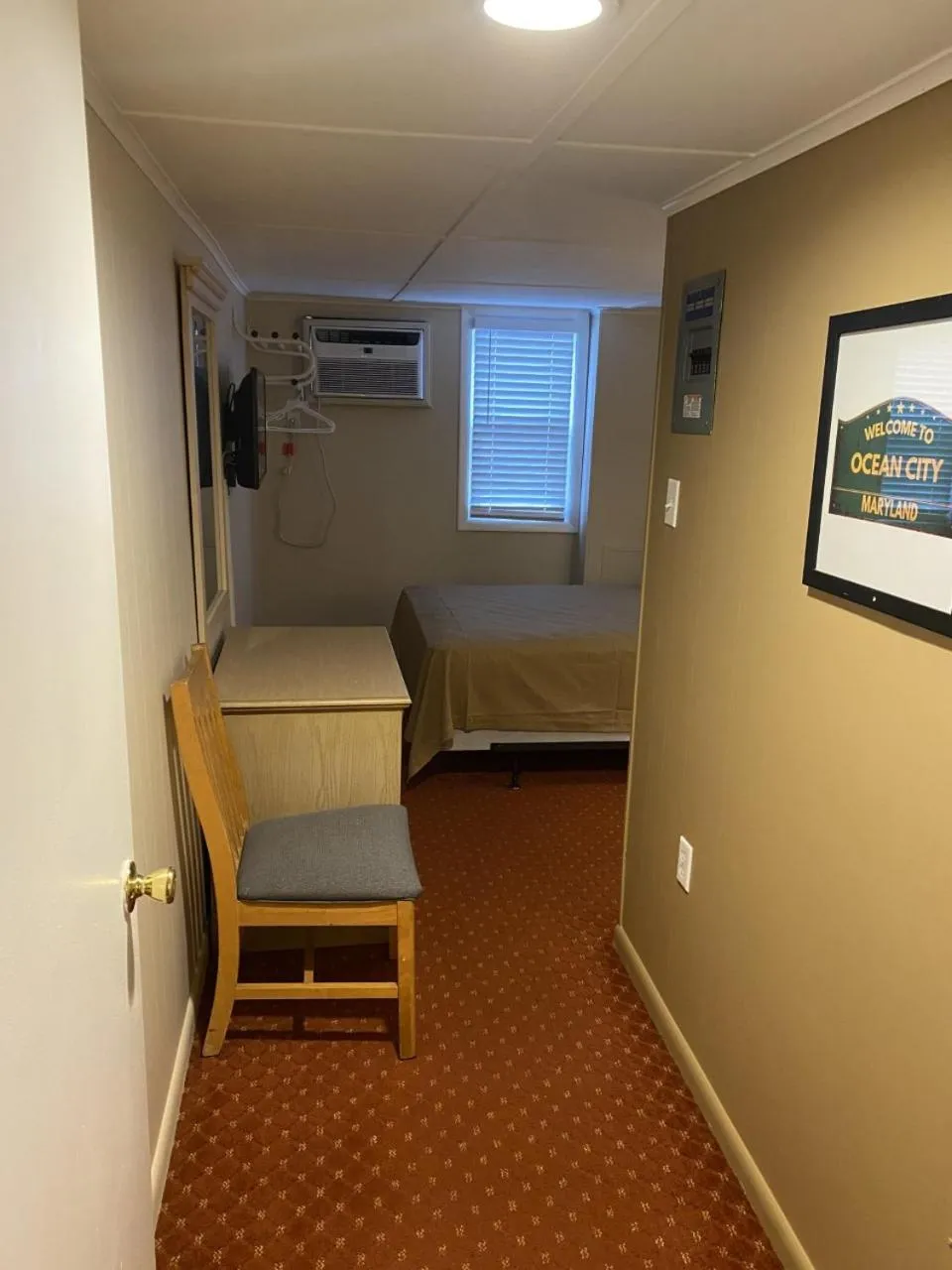 Photo of the whole room in The Admiral Hotel/Motel