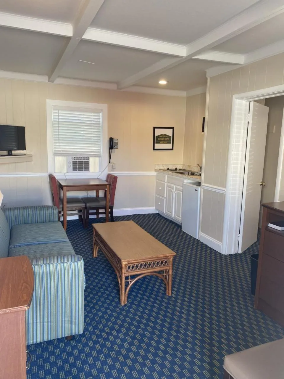 Photo of the whole room in The Admiral Hotel/Motel