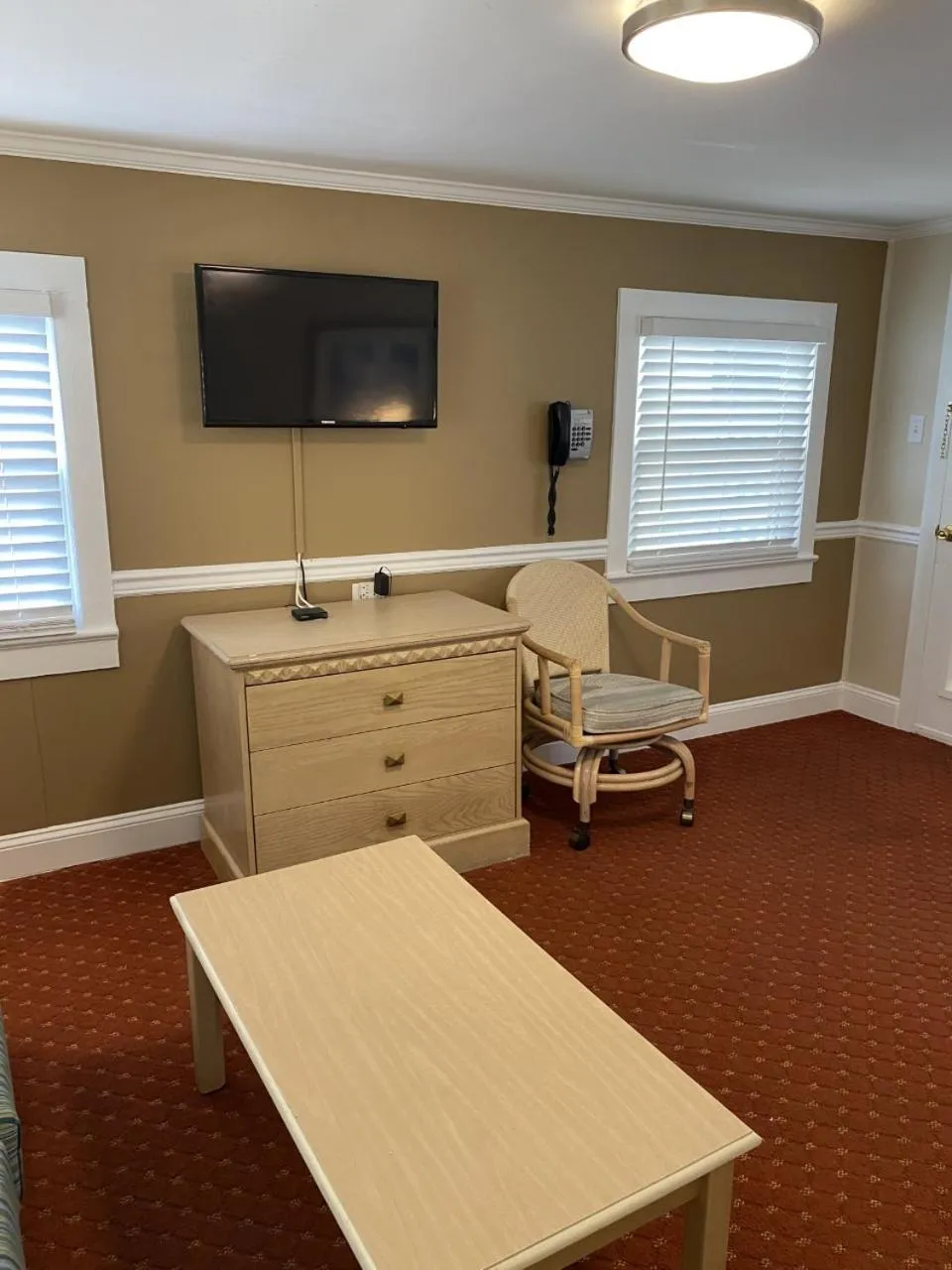 TV and multimedia in The Admiral Hotel/Motel