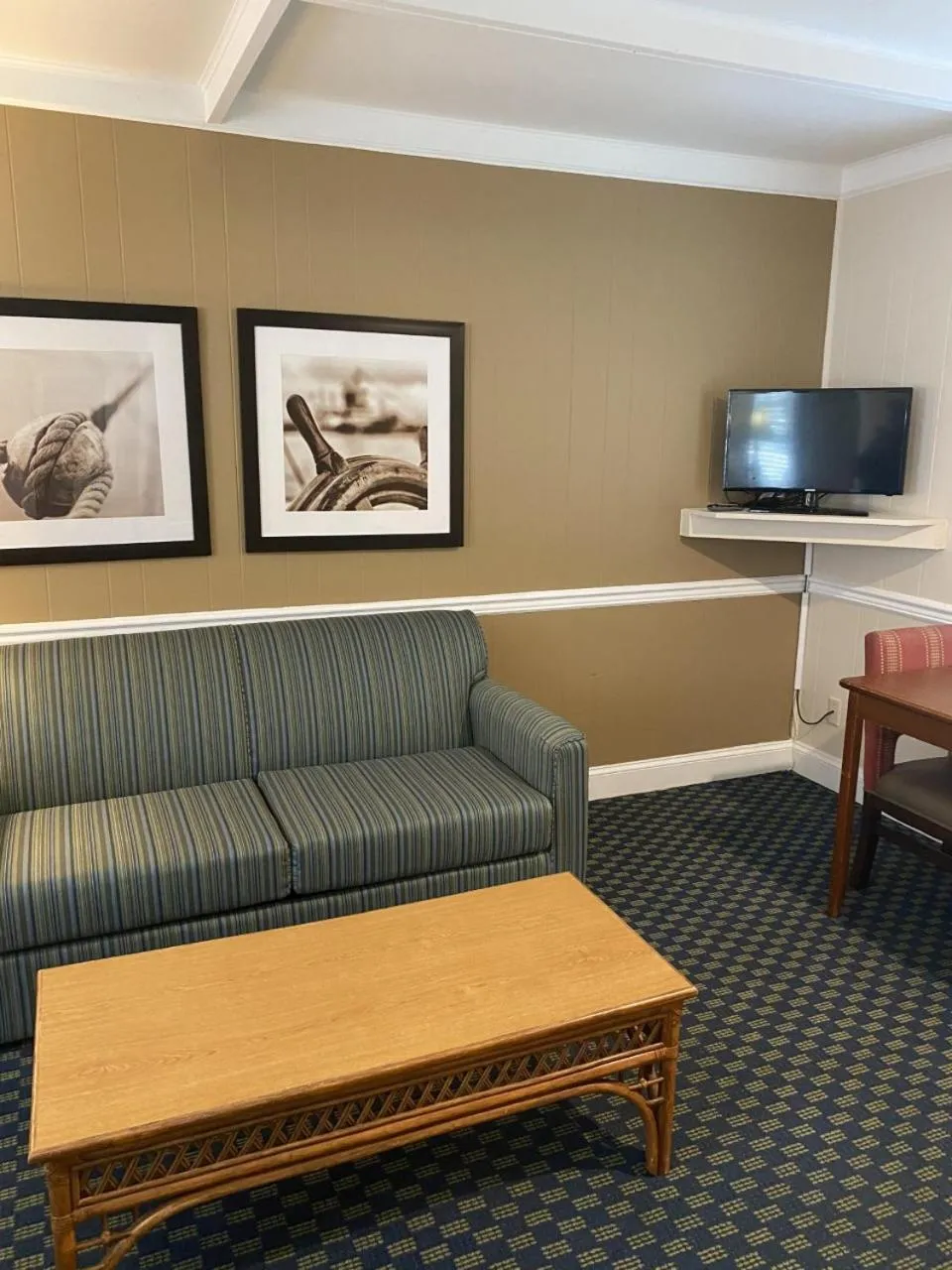 Seating area in The Admiral Hotel/Motel