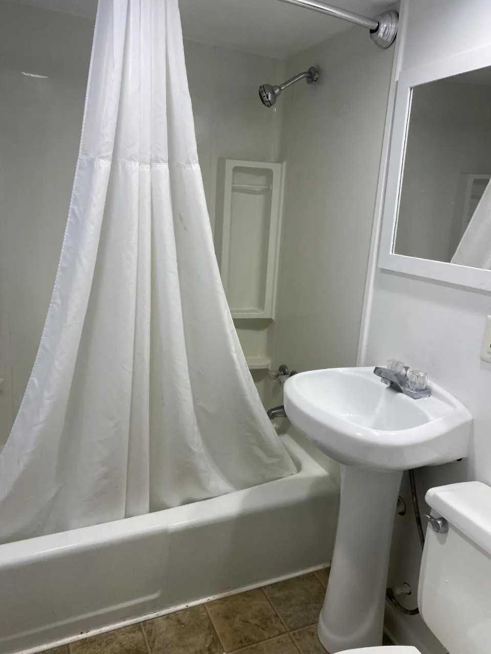 Bathroom in The Admiral Hotel/Motel