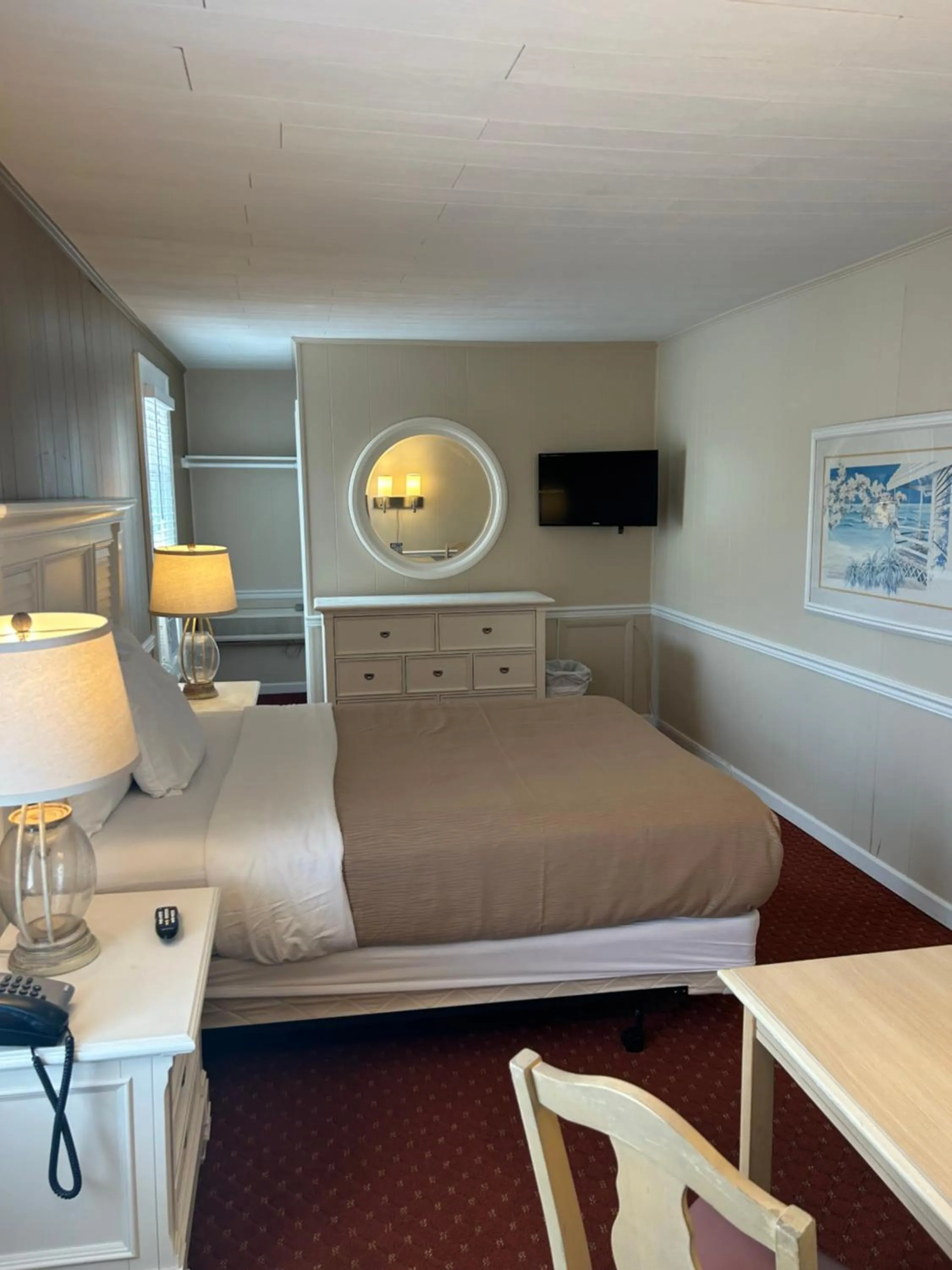 Photo of the whole room in The Admiral Hotel/Motel