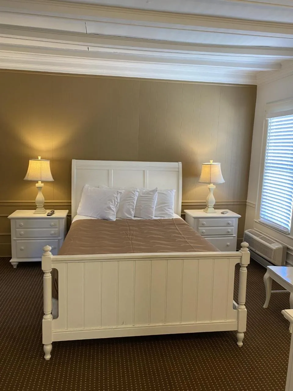 Bedroom in The Admiral Hotel/Motel