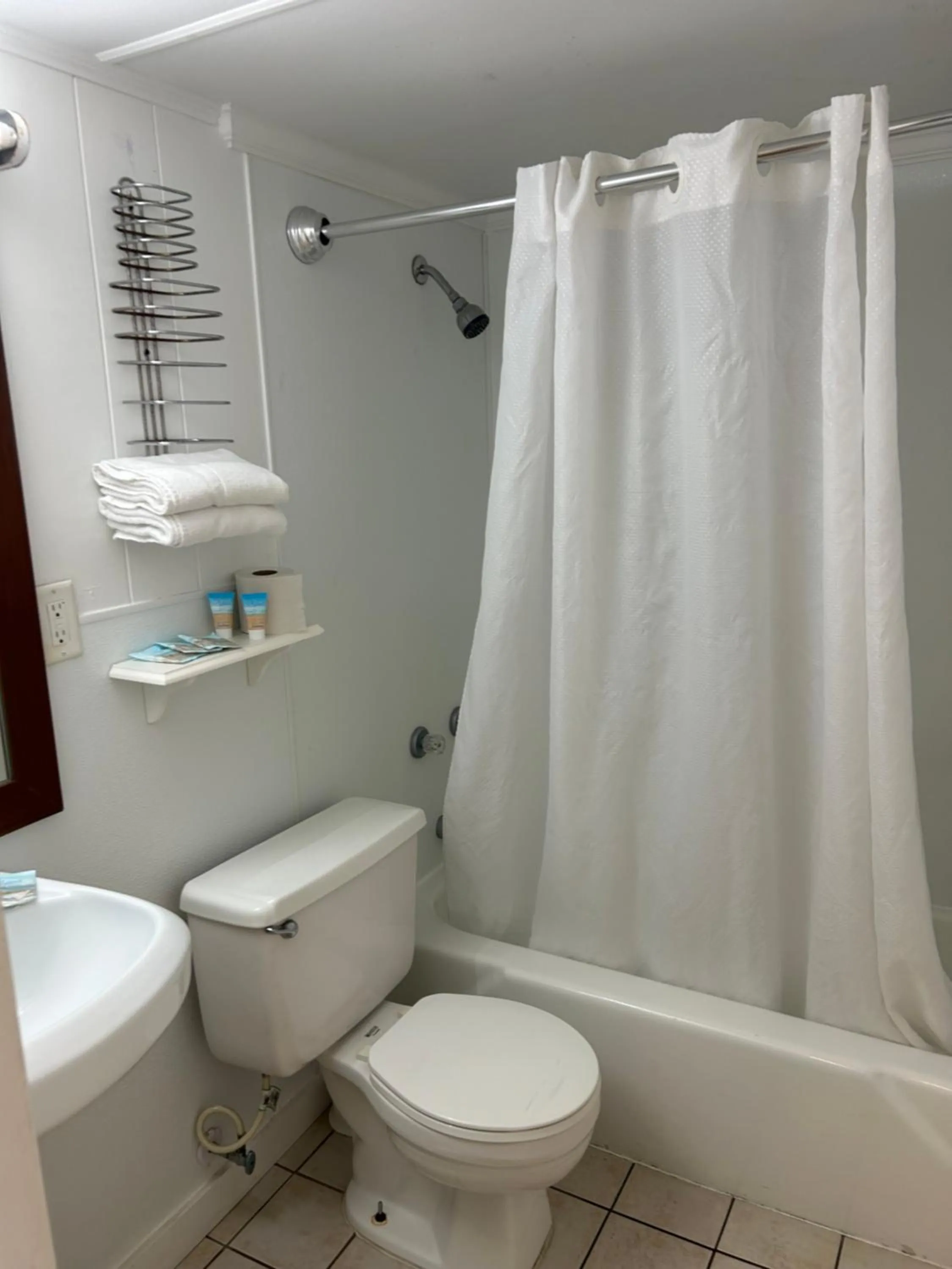 Bathroom in The Admiral Hotel/Motel