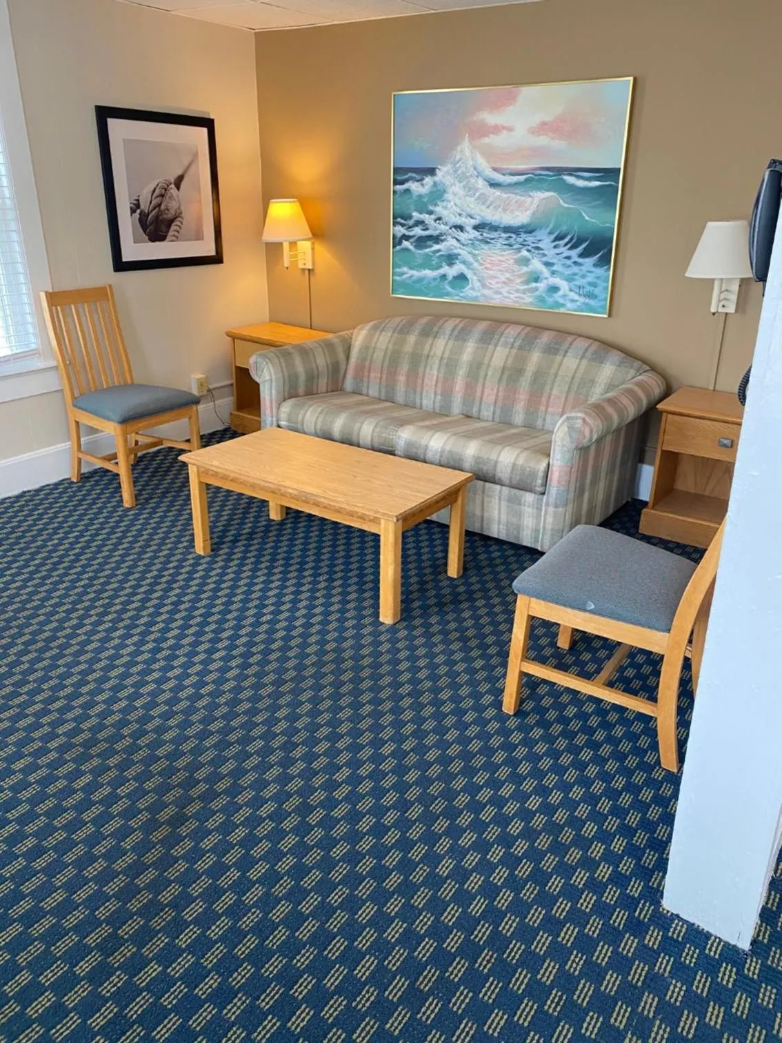 Seating area in The Admiral Hotel/Motel