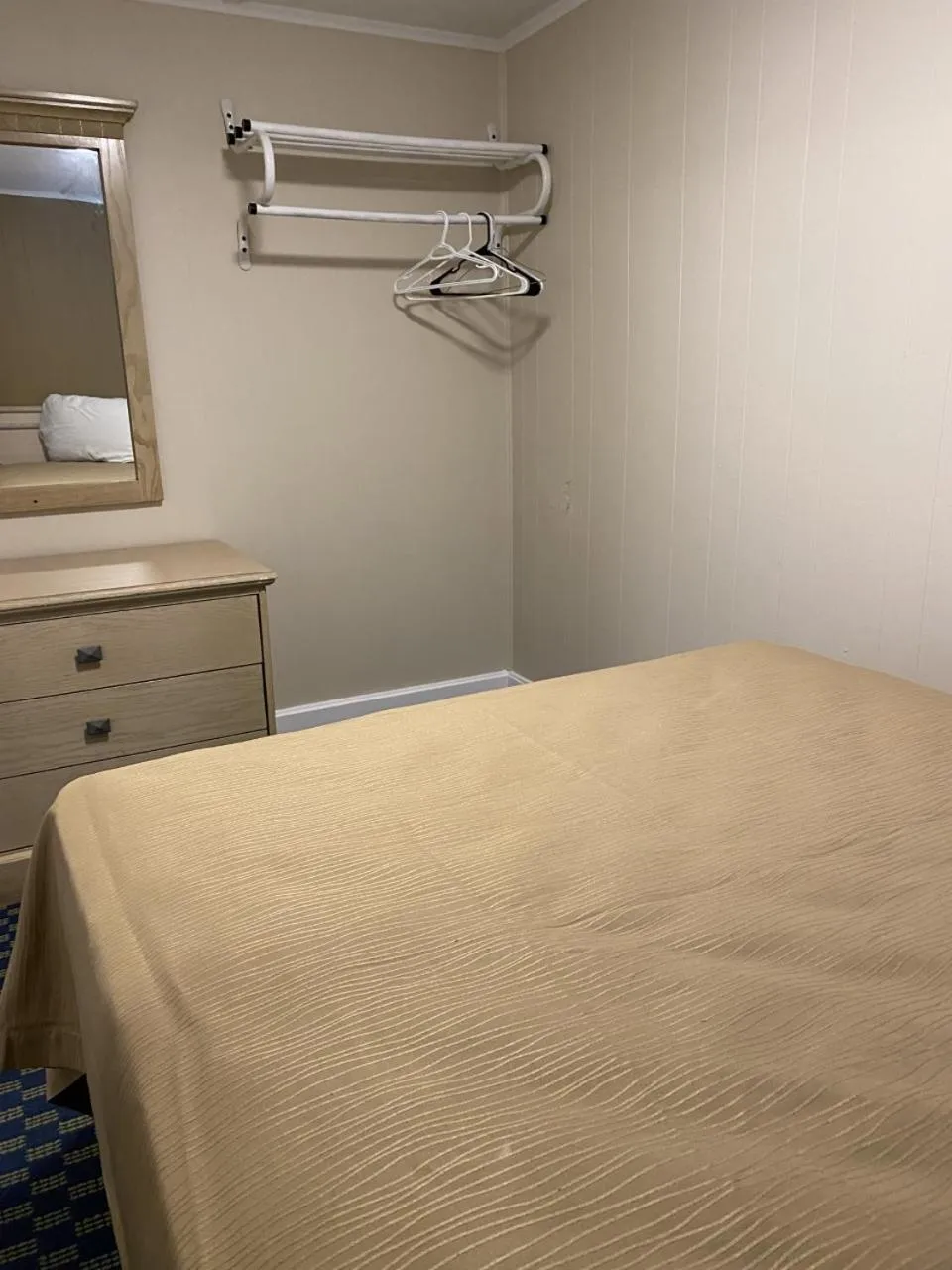 Bedroom in The Admiral Hotel/Motel