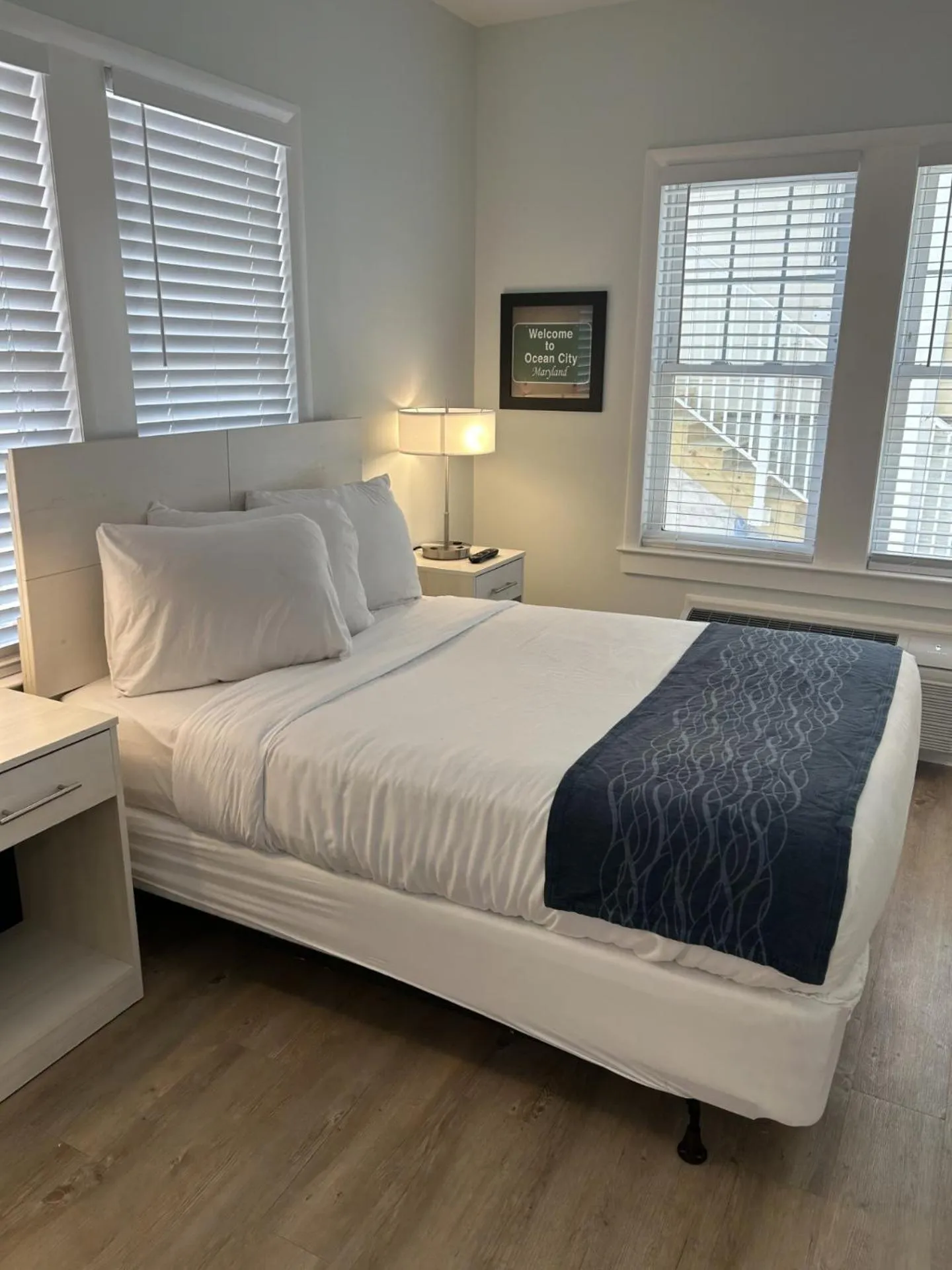 Photo of the whole room in The Admiral Hotel/Motel