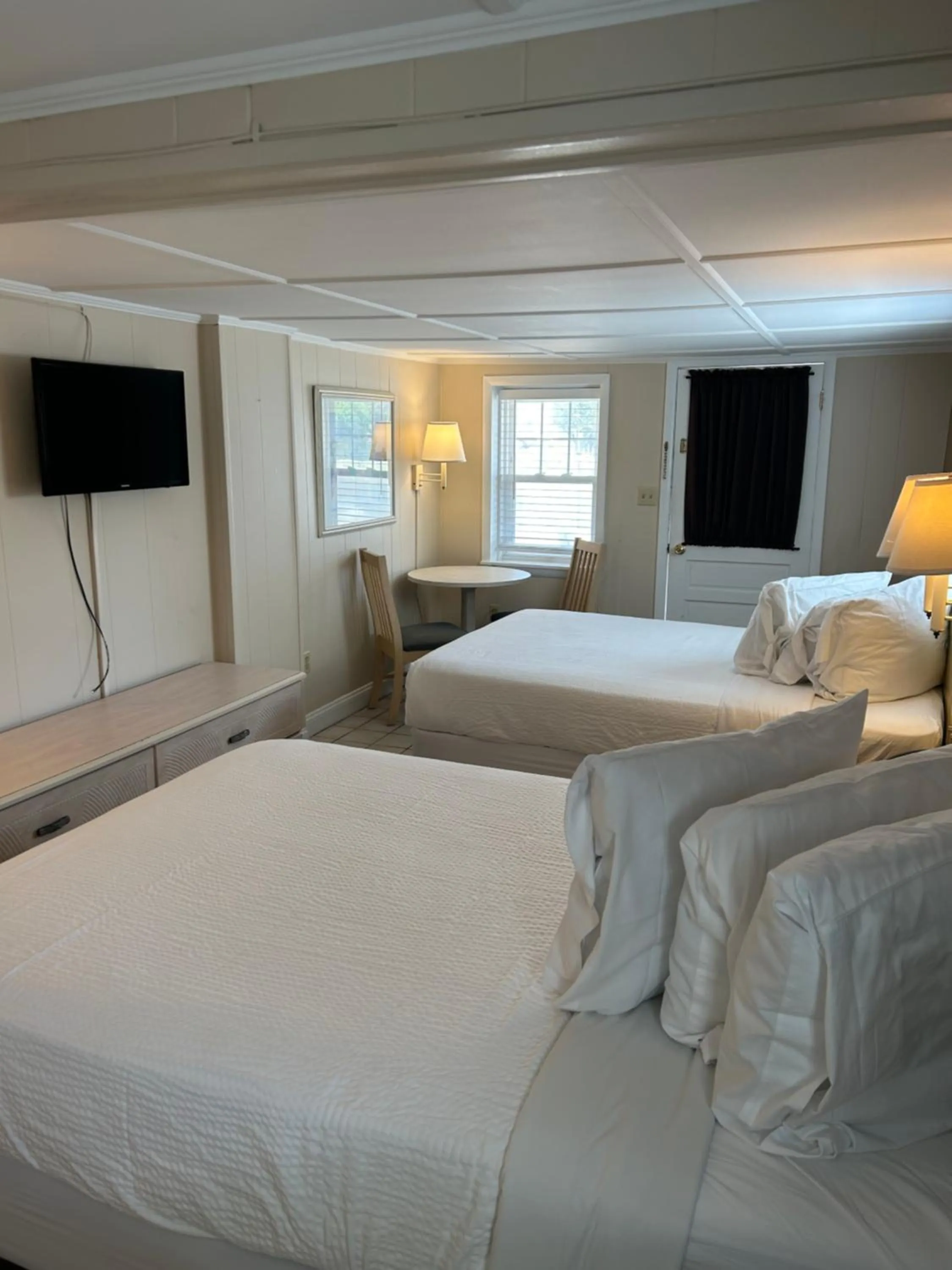 Photo of the whole room in The Admiral Hotel/Motel