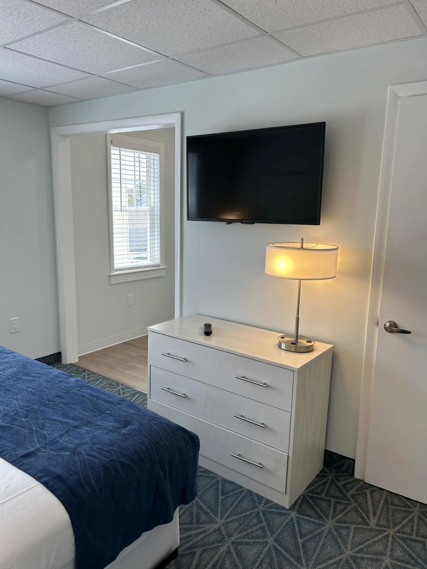 Photo of the whole room in The Admiral Hotel/Motel