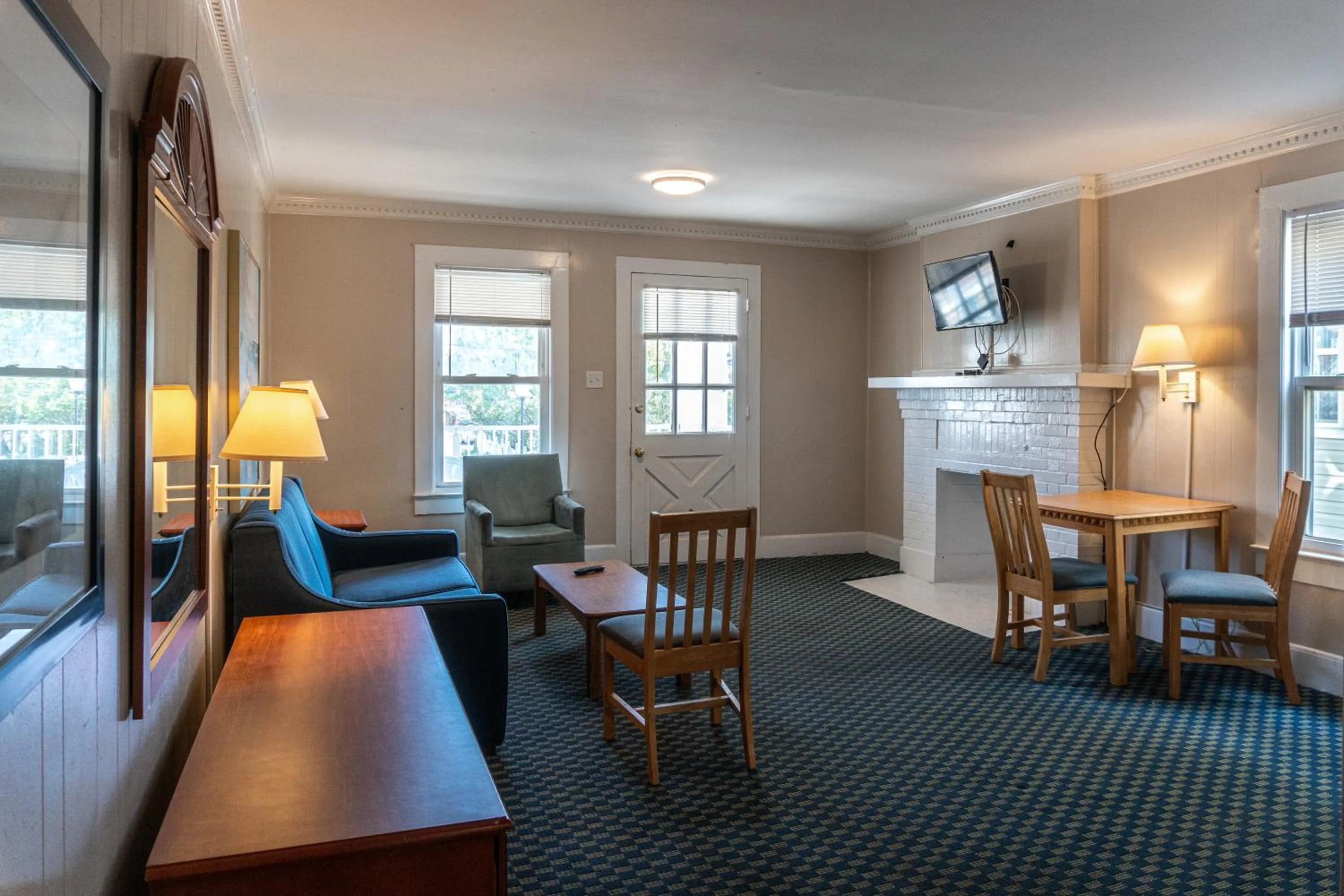 Living room in The Admiral Hotel/Motel