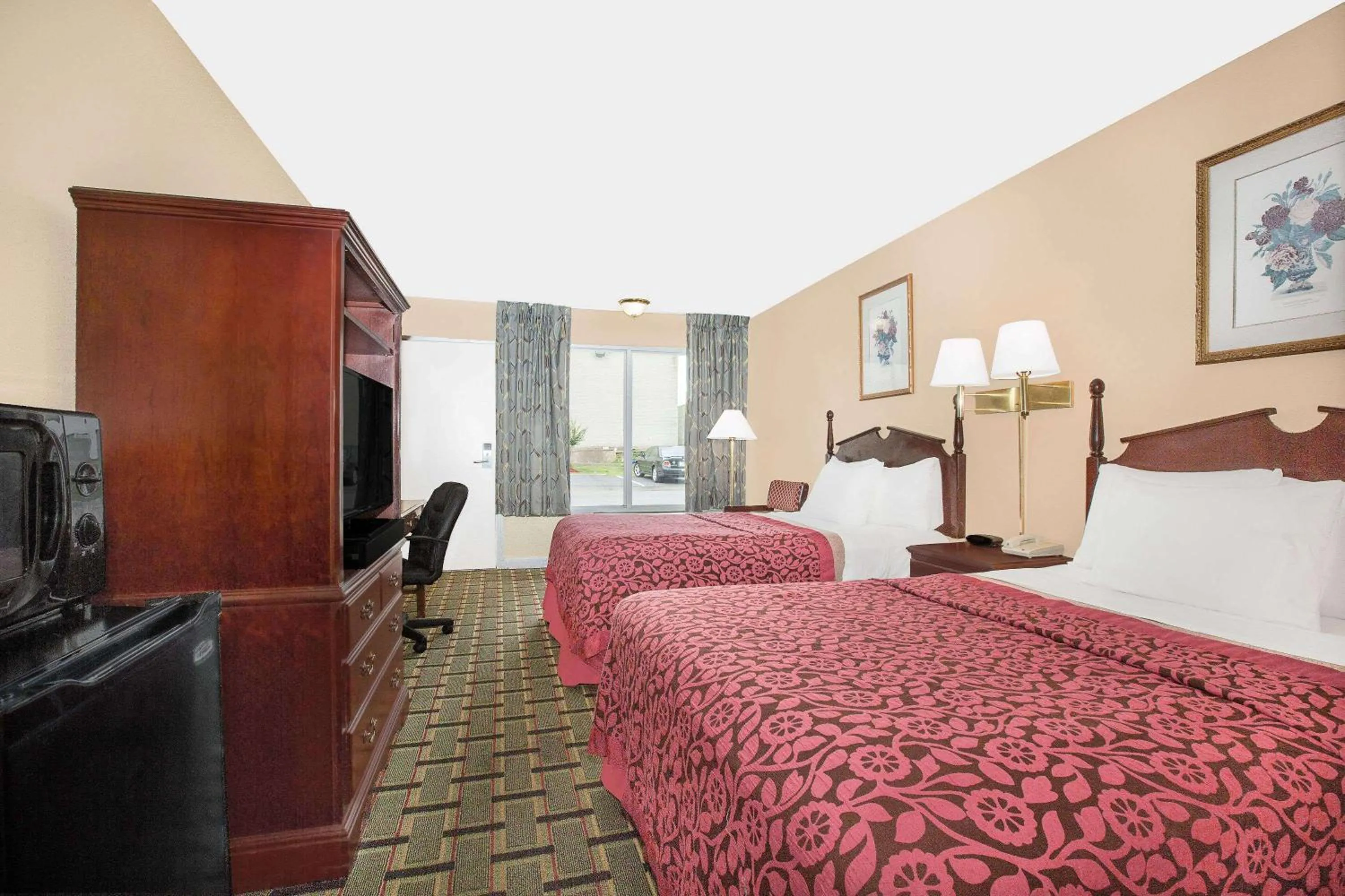 Photo of the whole room, Bed in Days Inn by Wyndham Meridian
