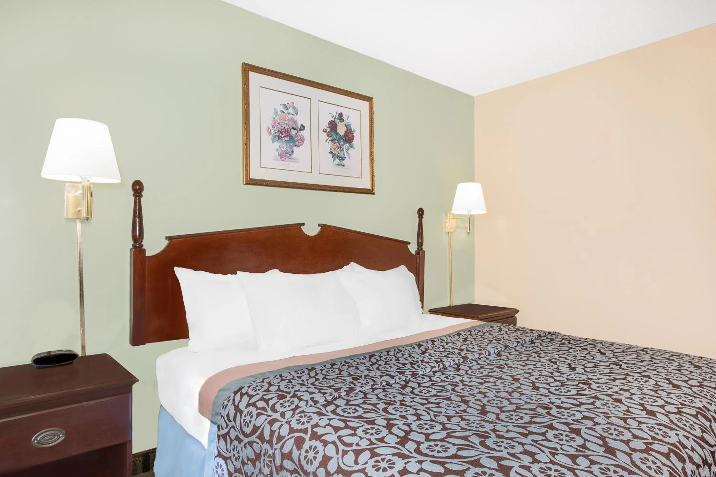 Other, Bed in Days Inn by Wyndham Meridian