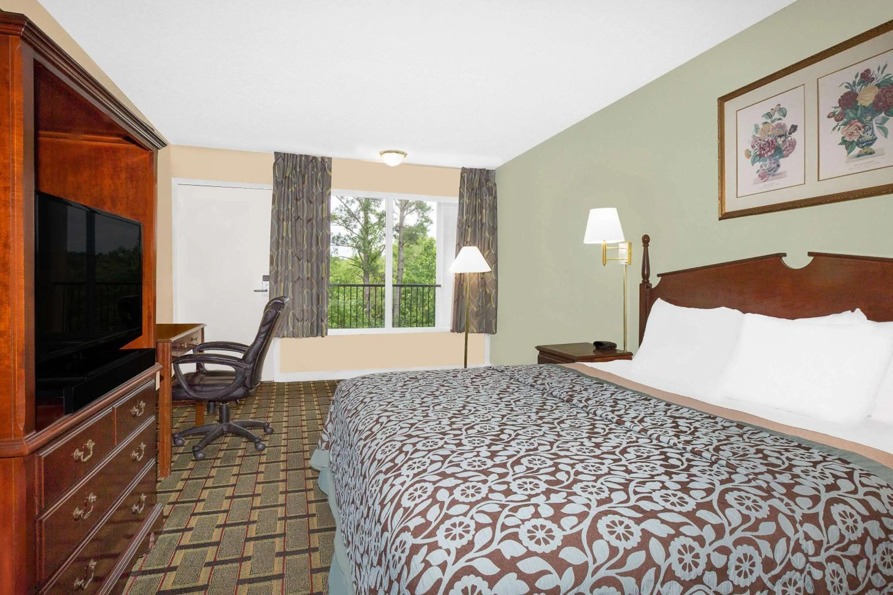 Photo of the whole room, Bed in Days Inn by Wyndham Meridian