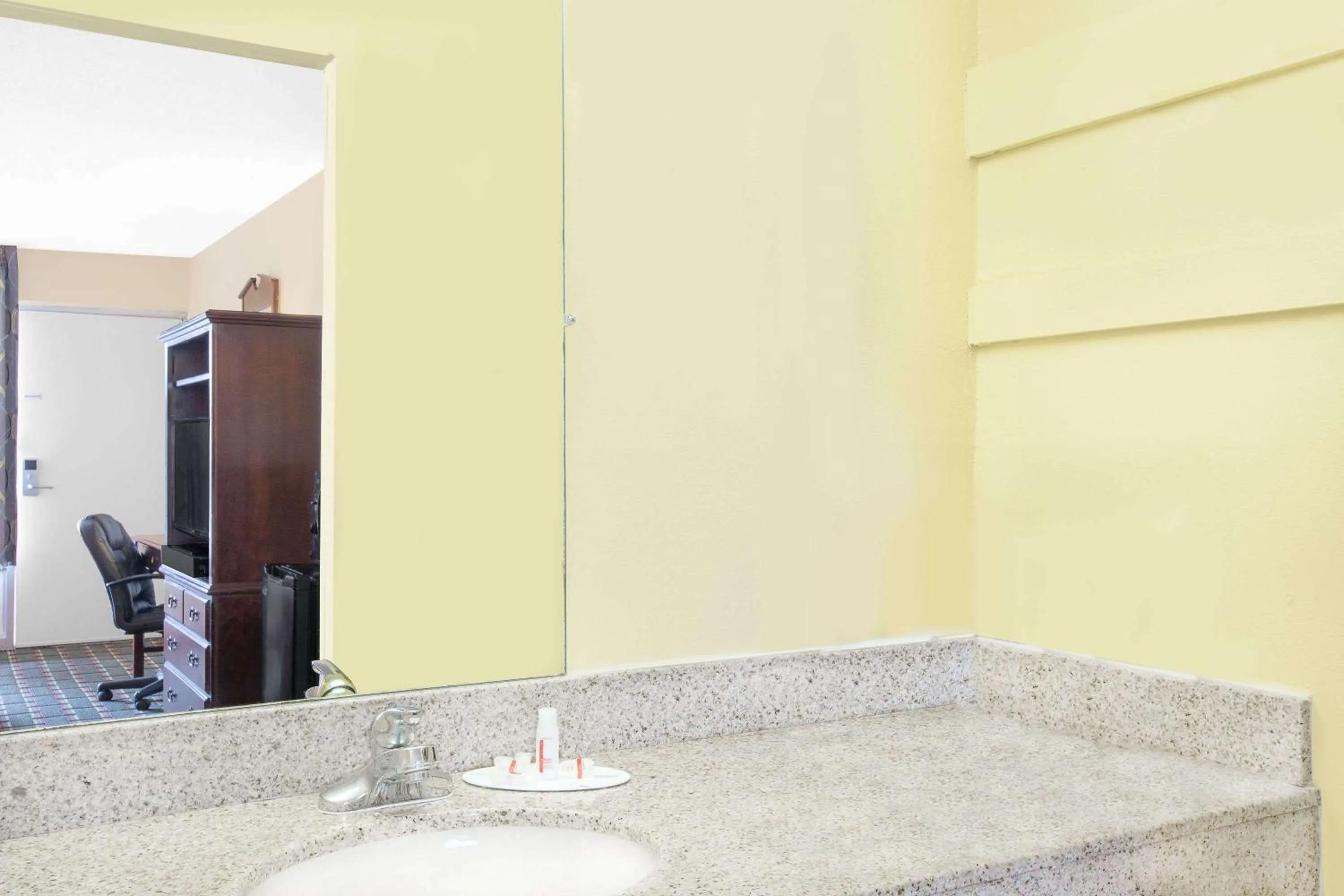 Bathroom in Days Inn by Wyndham Meridian