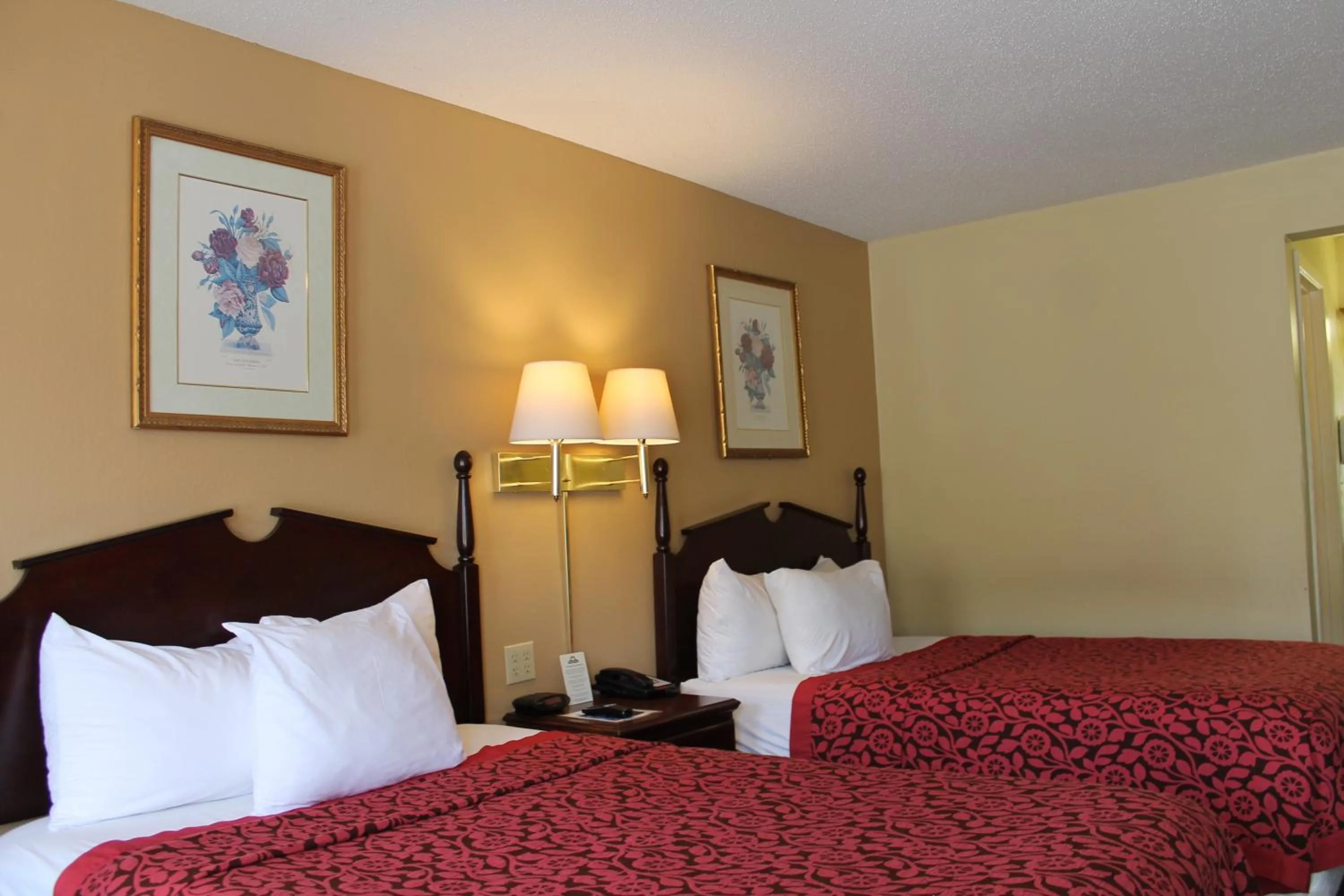 Bed in Days Inn by Wyndham Meridian