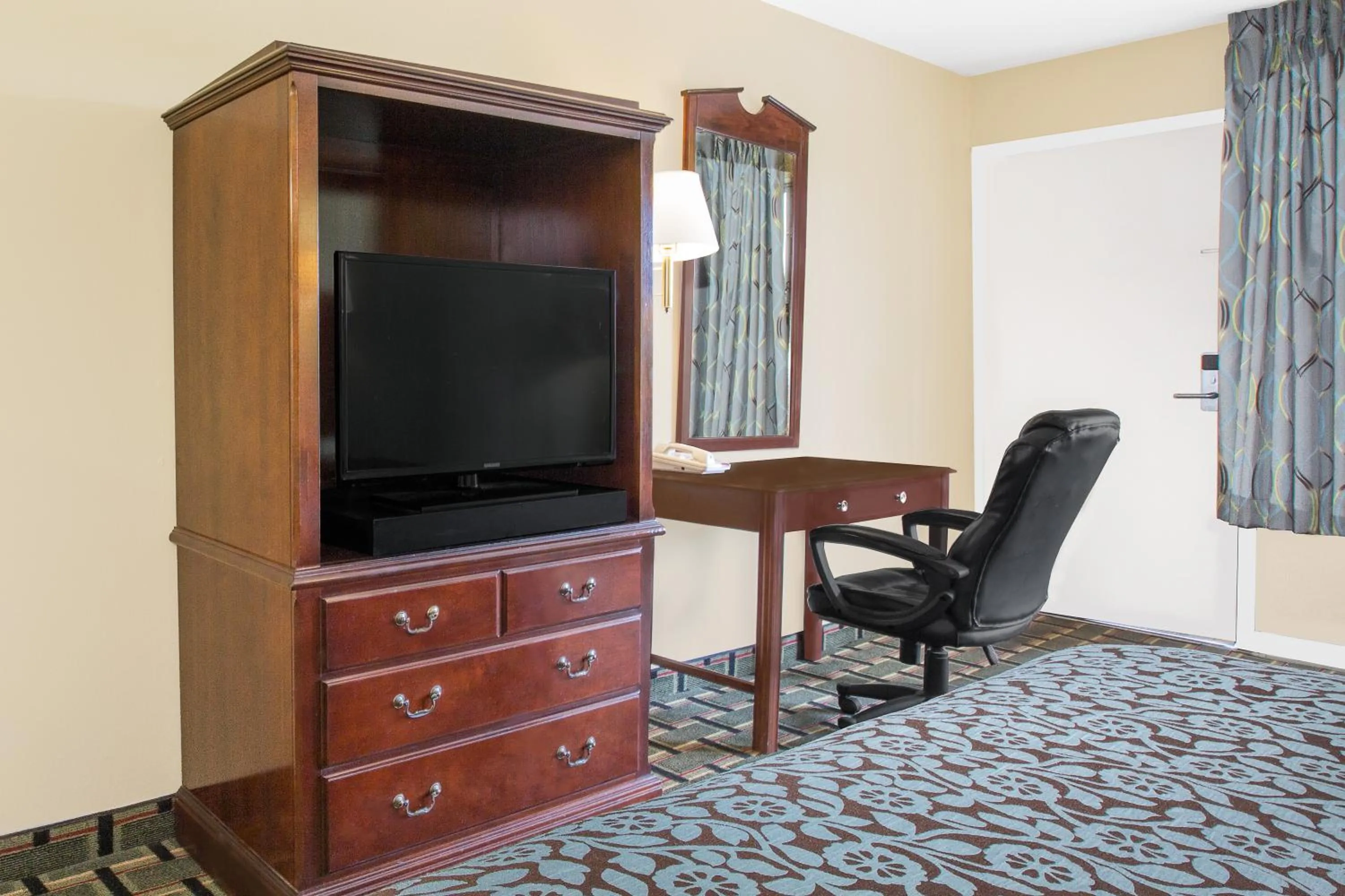 Other, TV/Entertainment Center in Days Inn by Wyndham Meridian