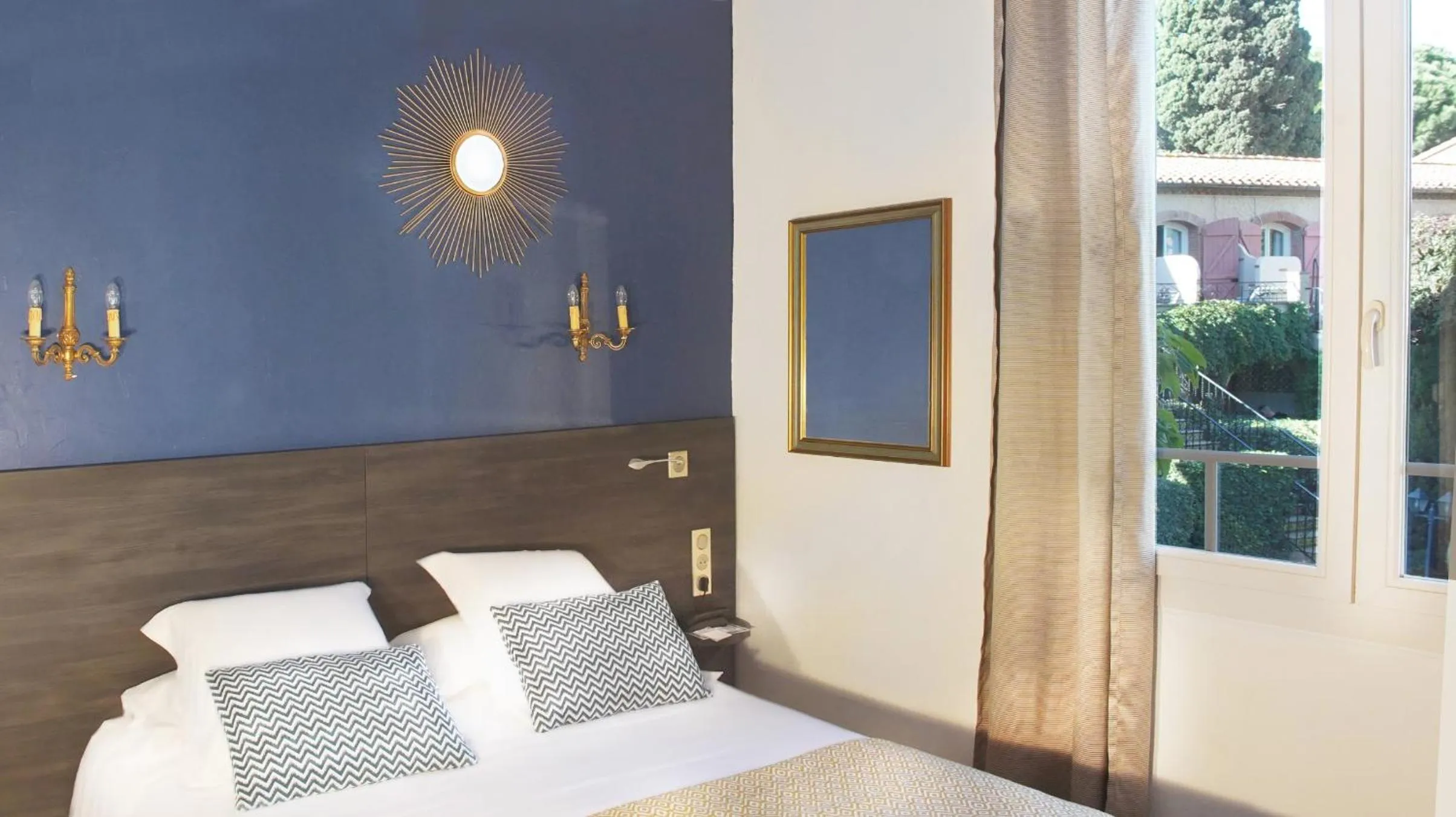 Decorative detail, Bed in Le Mas des Citronniers