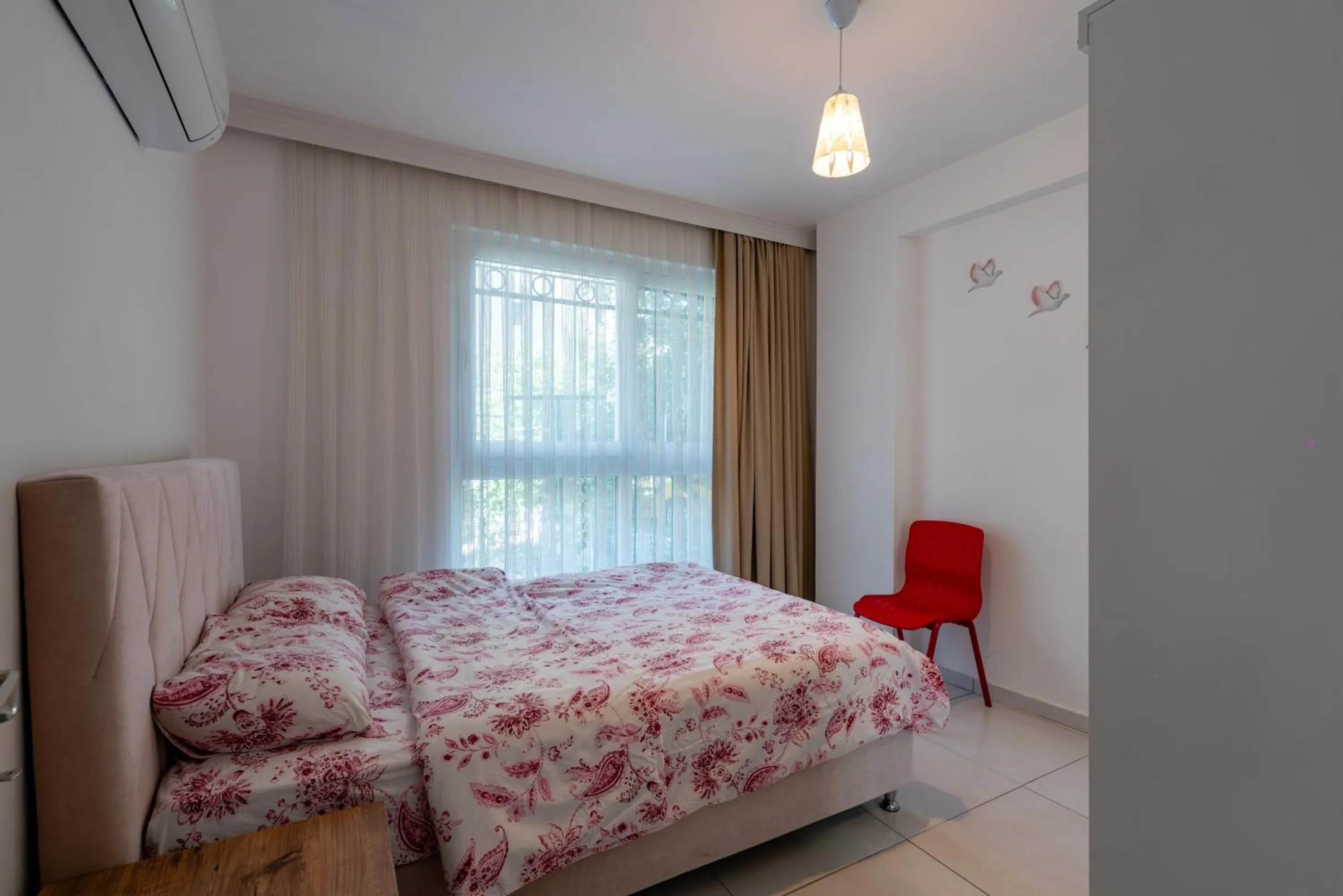 Bed in Sare Suites Downtown