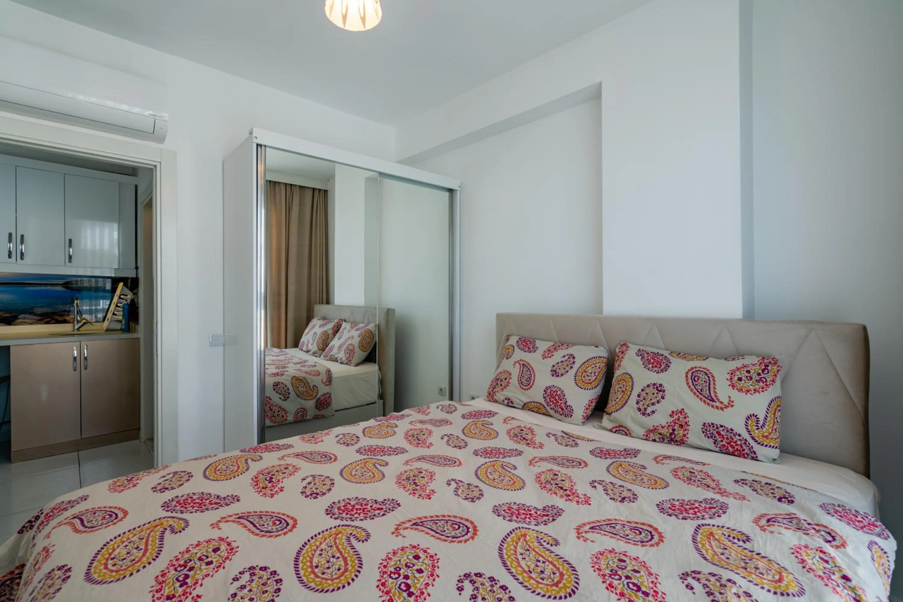 Bed in Sare Suites Downtown