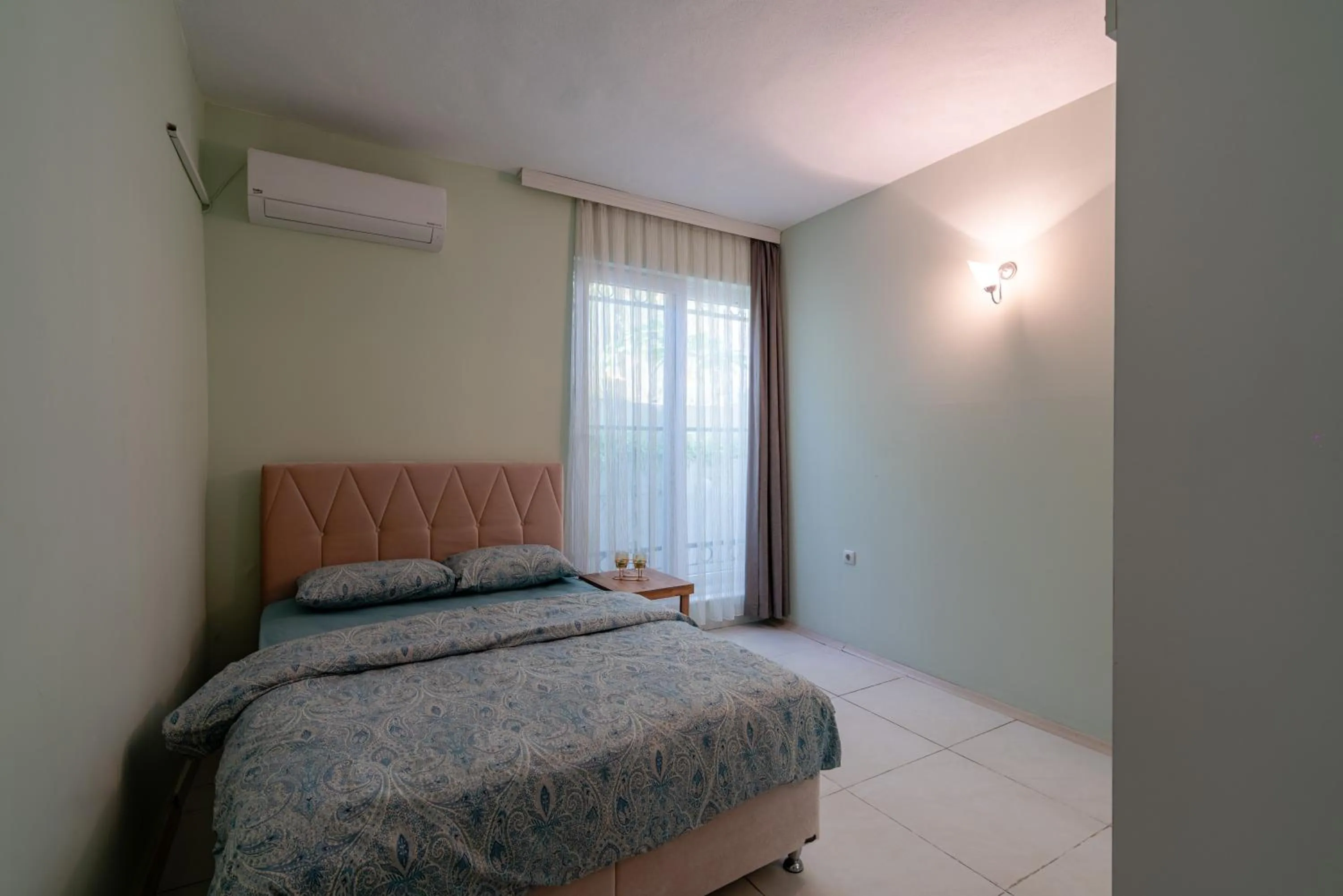 Bed in Sare Suites Downtown