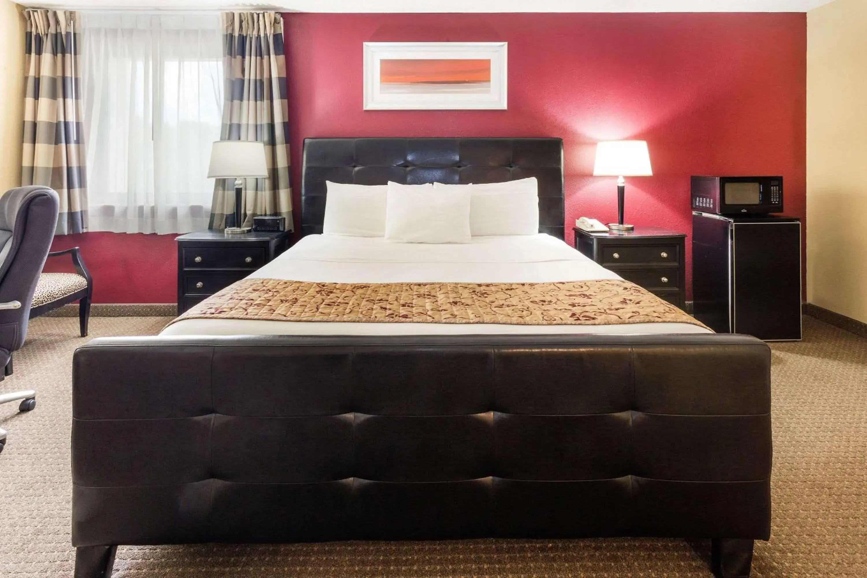 Queen Room - Disability Access/Non-Smoking in Ramada by Wyndham Bettendorf Queen Room - Disability Access/Non-Smoking in Ramada by Wyndham Bettendorf