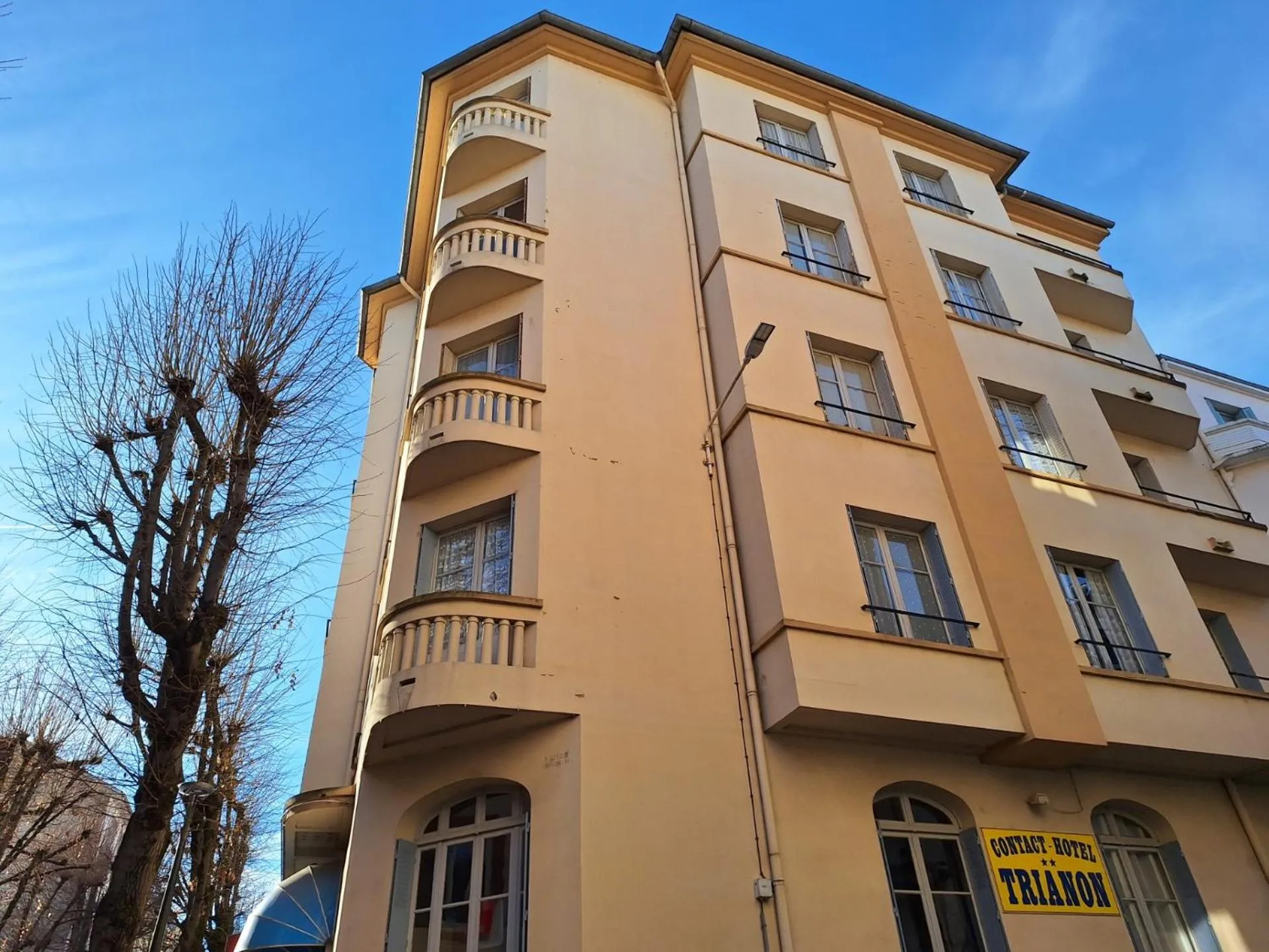 Property building in Trianon