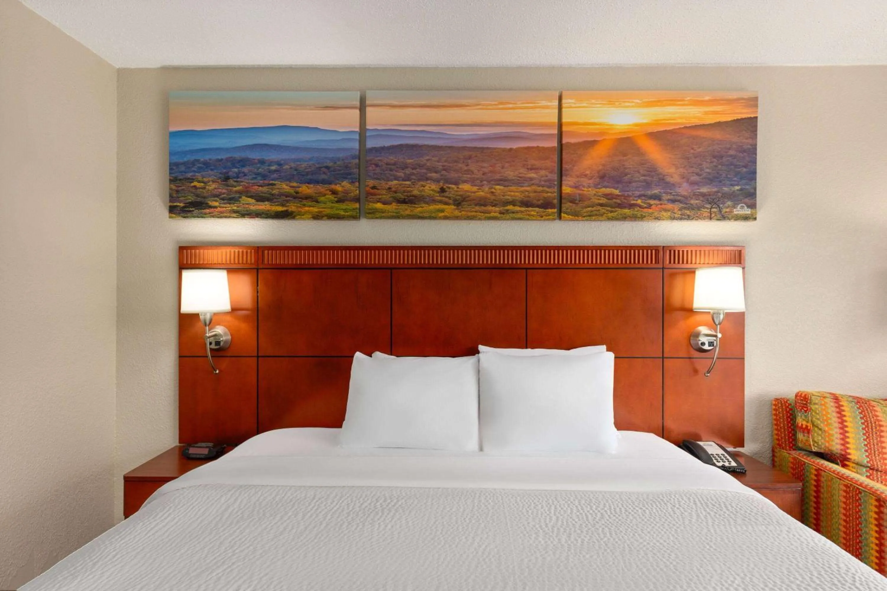 Photo of the whole room, Bed in Days Inn by Wyndham Knoxville East