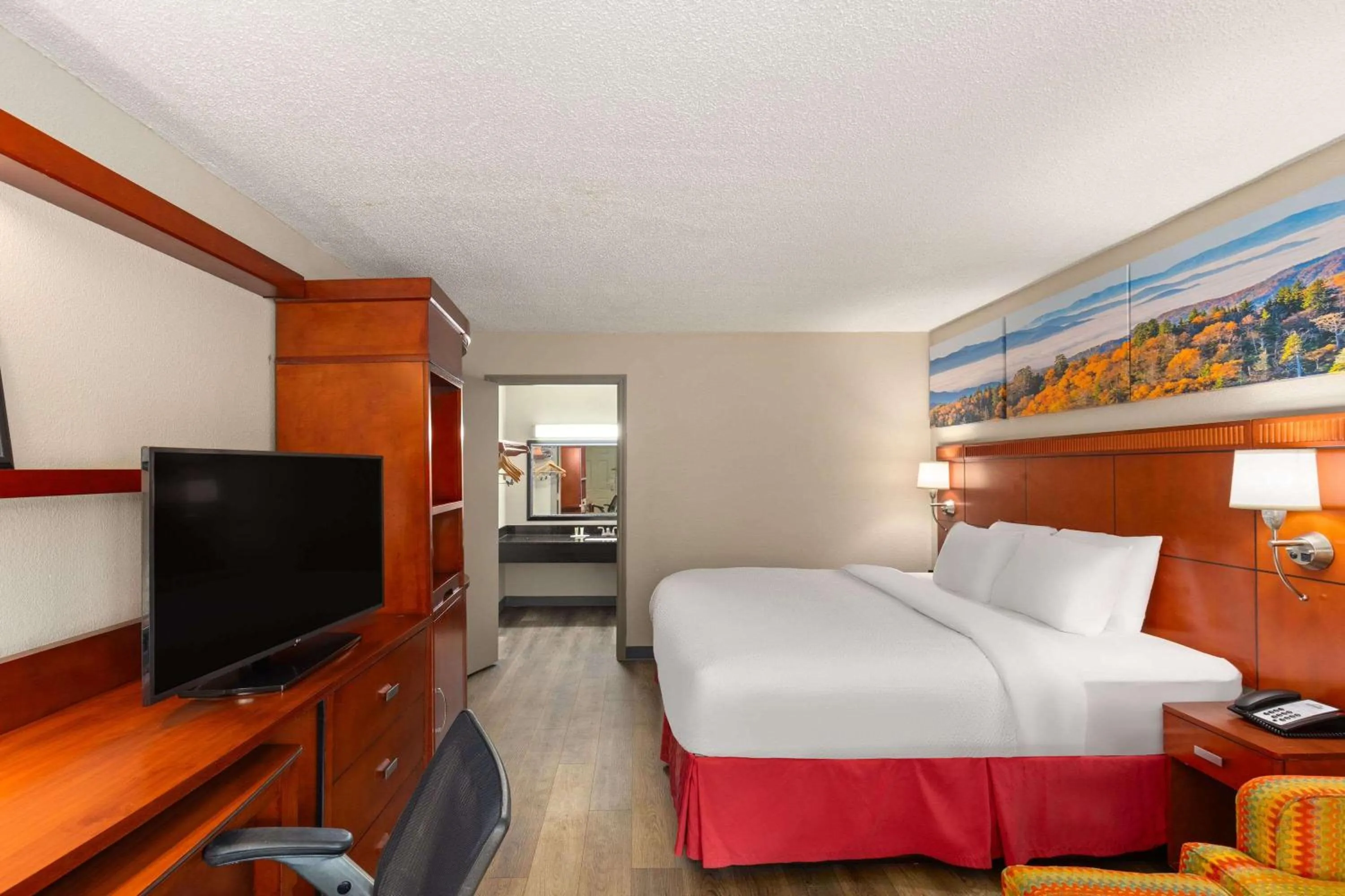 Photo of the whole room, Bed in Days Inn by Wyndham Knoxville East