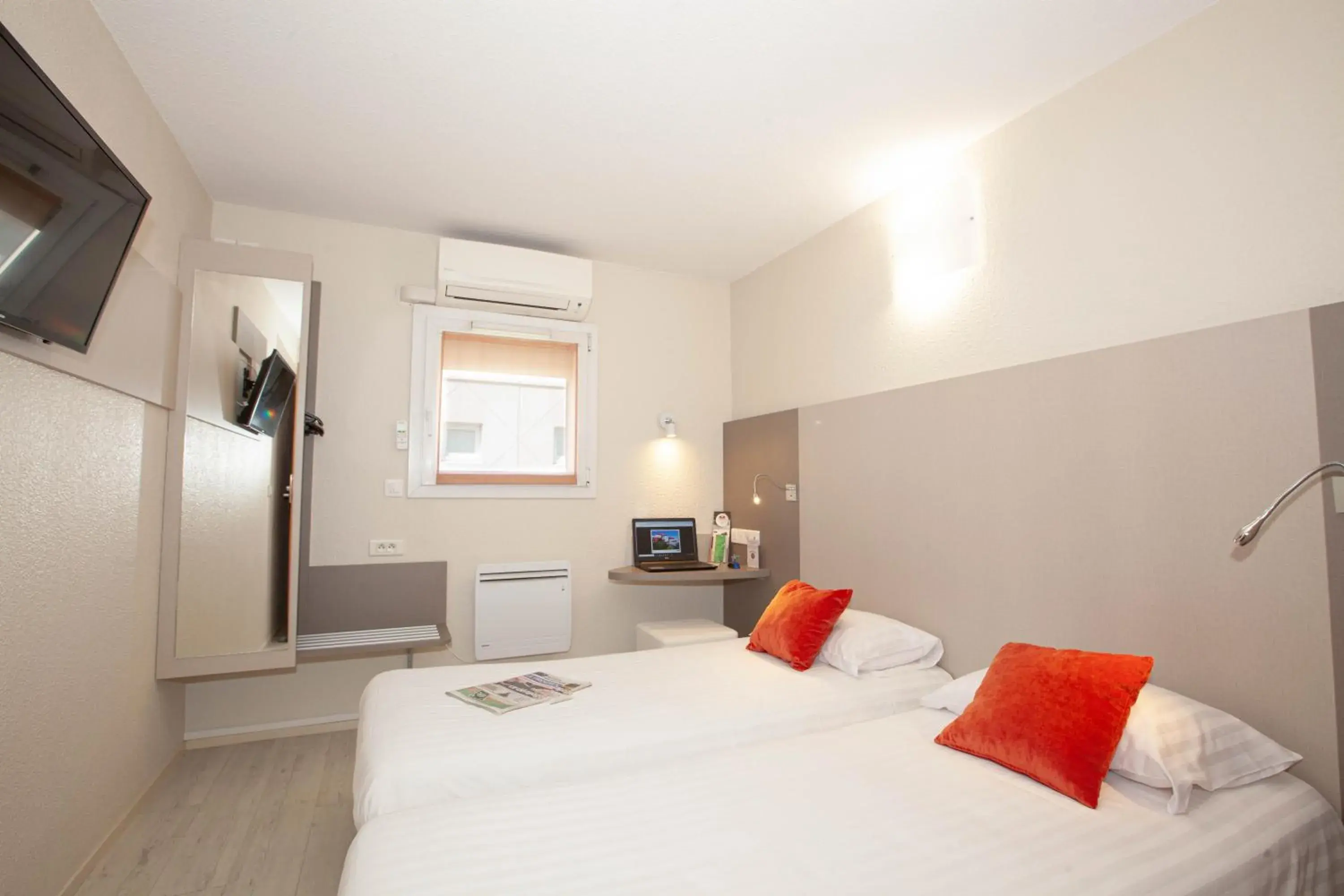 Twin Room in Best Hotel Lyon - Saint Priest Twin Room in Best Hotel Lyon - Saint Priest