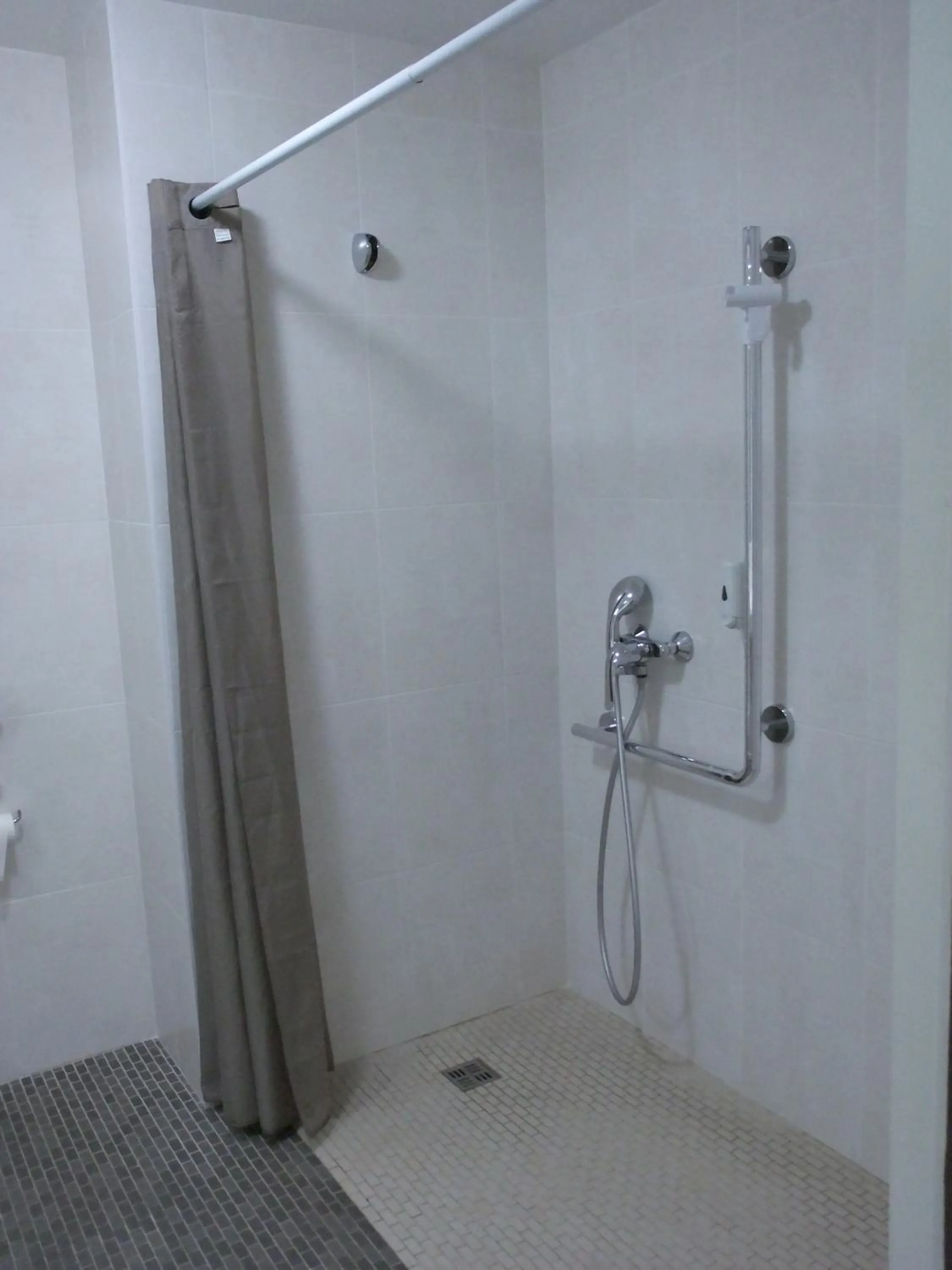 Shower in Best Hotel Lyon - Saint Priest