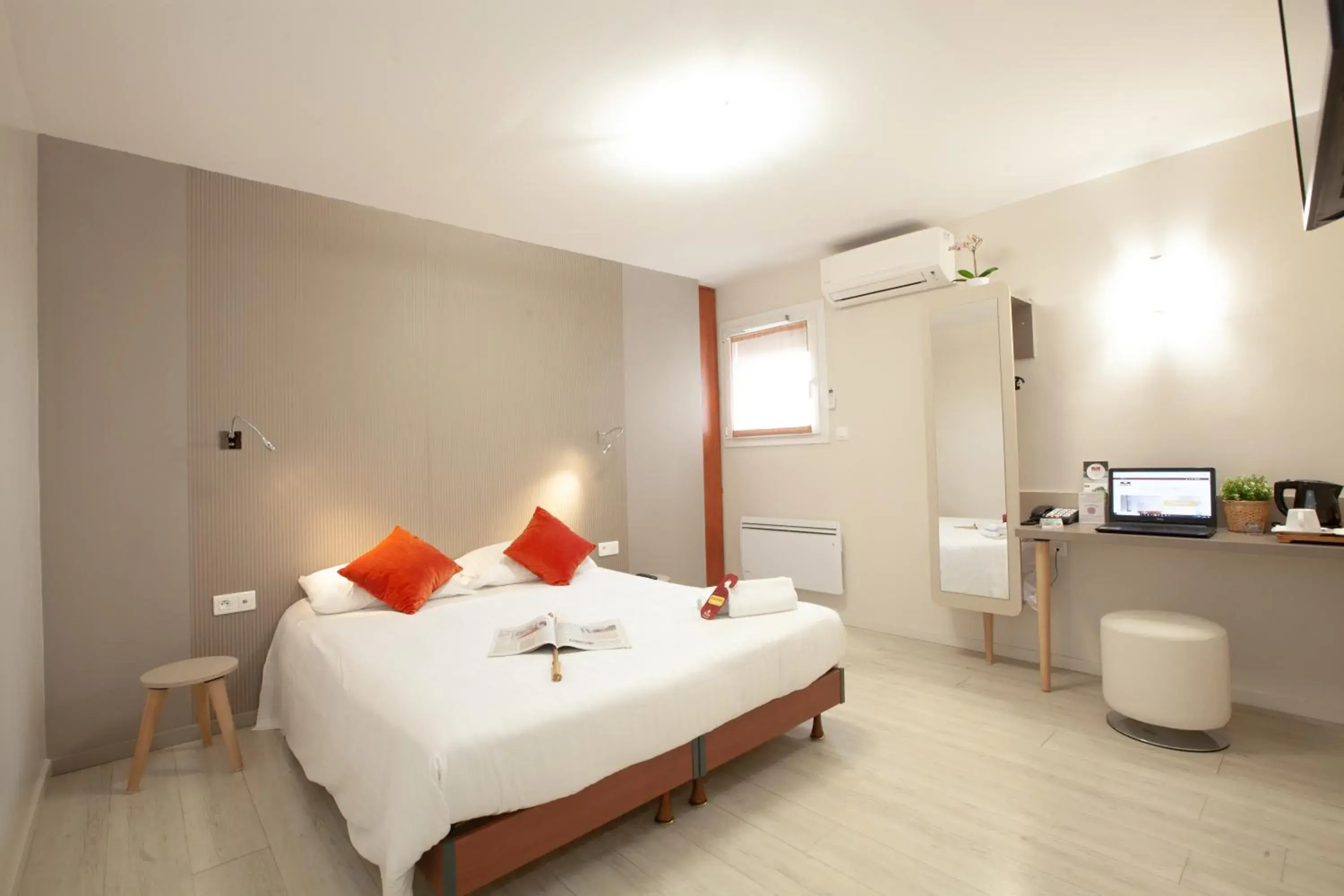 Superior Double Room in Best Hotel Lyon - Saint Priest Superior Double Room in Best Hotel Lyon - Saint Priest