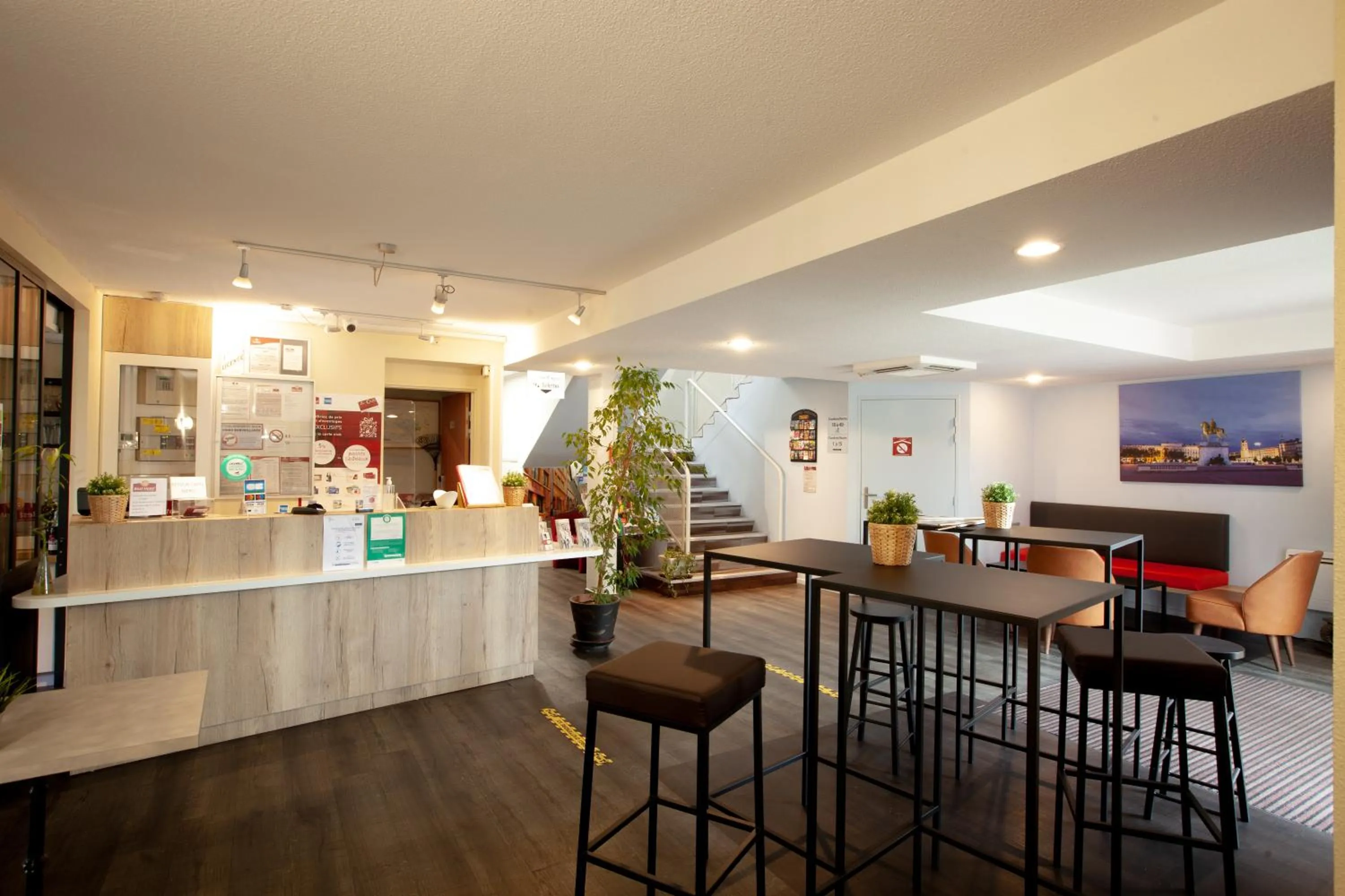 Lobby or reception in Best Hotel Lyon - Saint Priest
