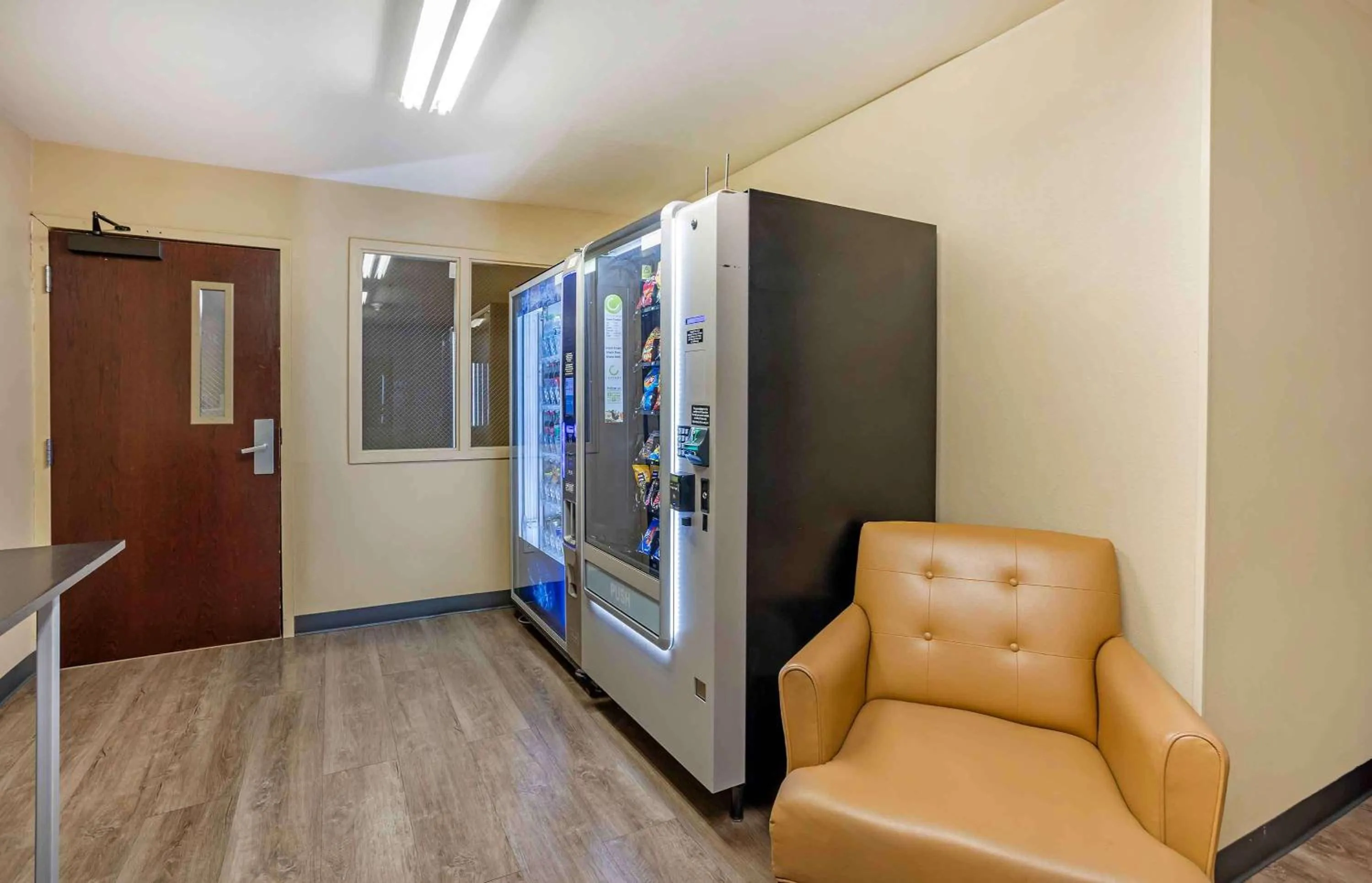 Property building in Extended Stay America Suites - Philadelphia - Horsham - Welsh Rd