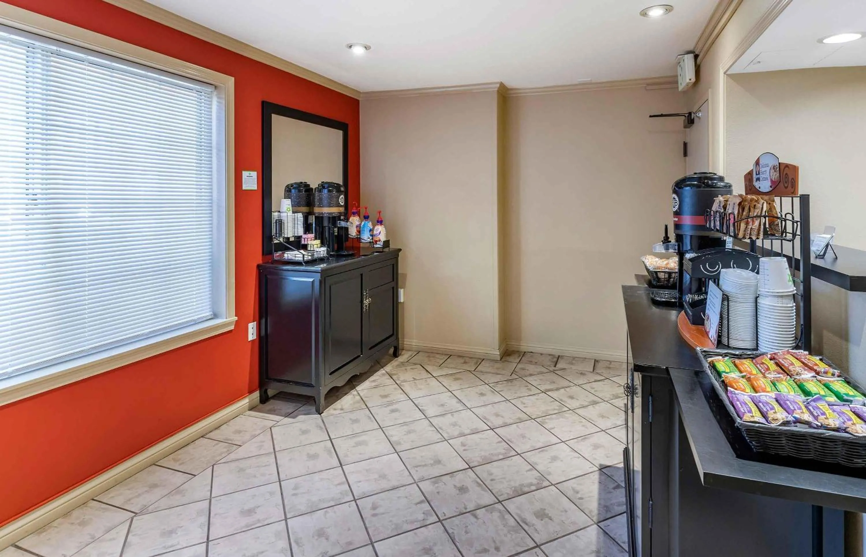 Breakfast in Extended Stay America Suites - San Francisco - San Carlos