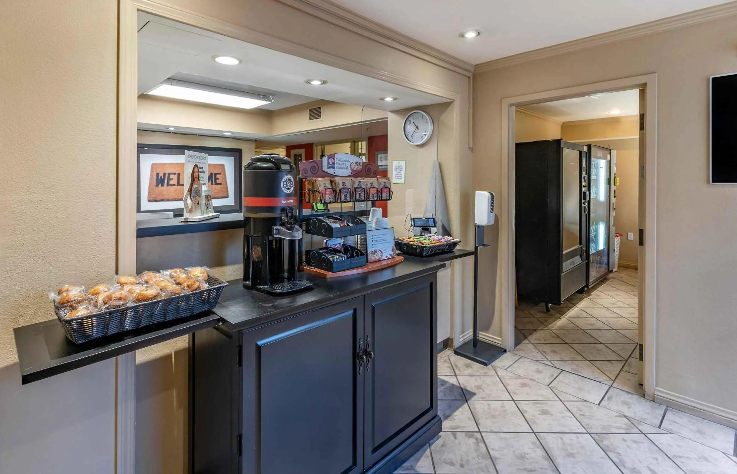 Breakfast in Extended Stay America Suites - San Francisco - San Carlos