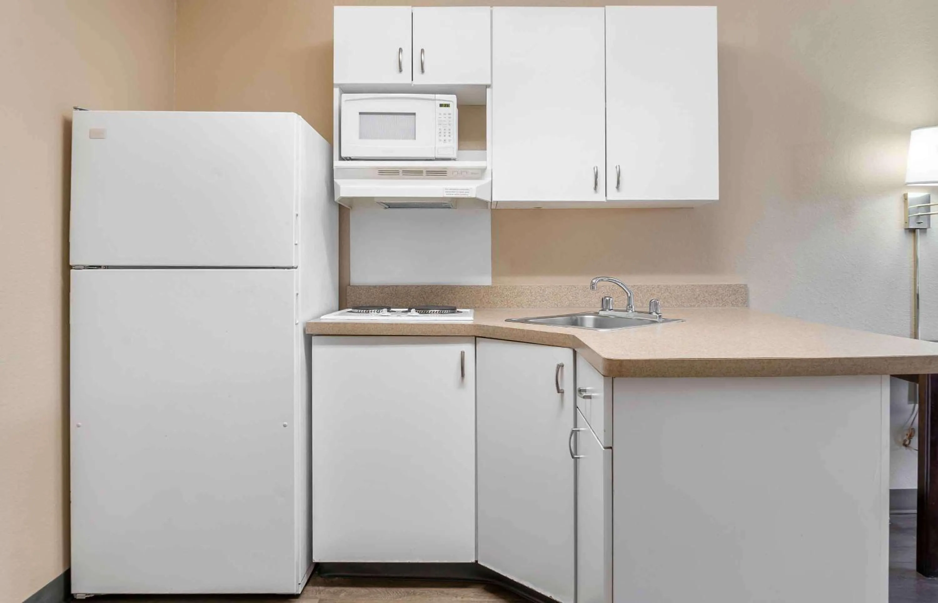 Bedroom in Extended Stay America Select Suites - Detroit - Sterling Heights