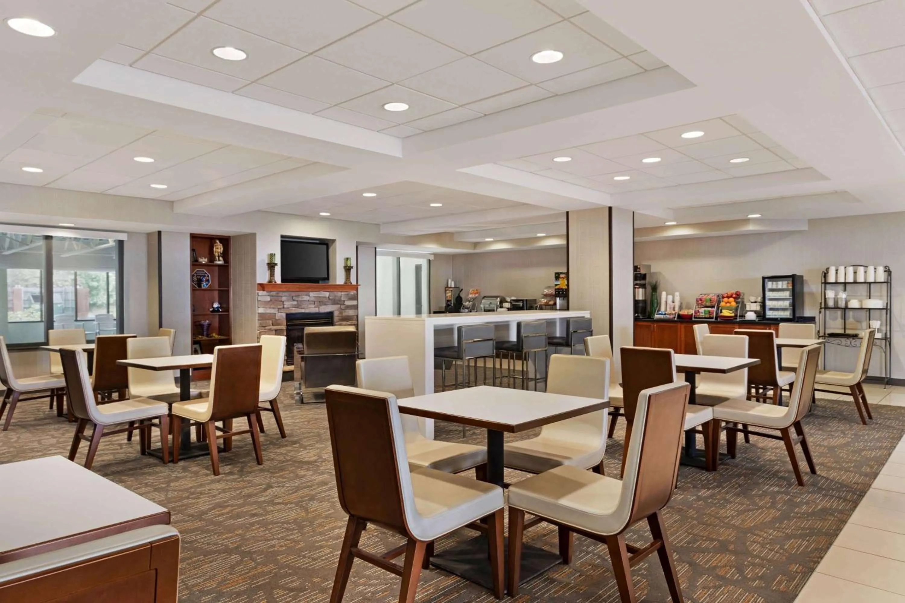 Restaurant/places to eat in Wingate by Wyndham Bridgeport Clarksburg