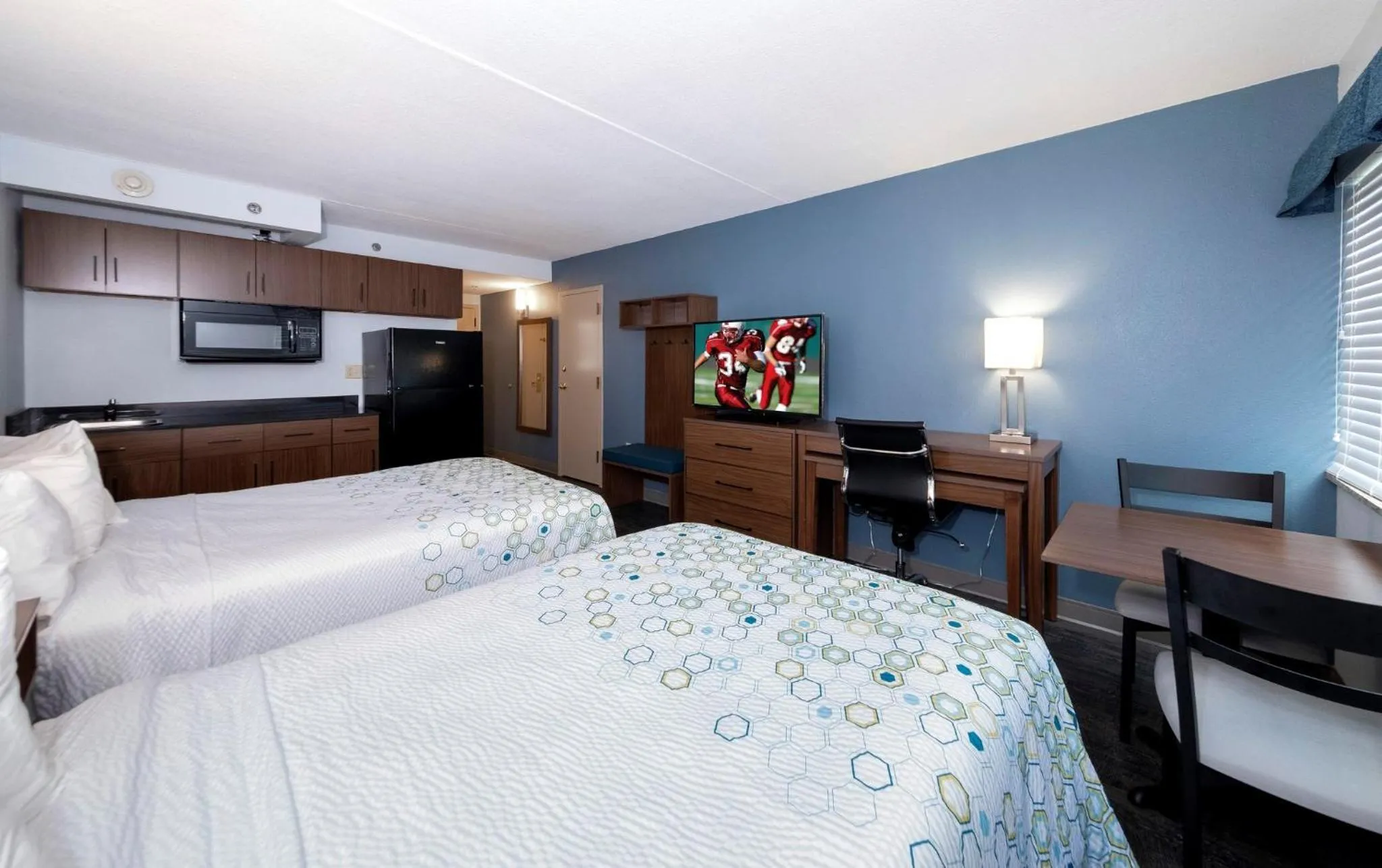 Bedroom, Bed in Extended Stay America Suites - Washington, DC - Chantilly