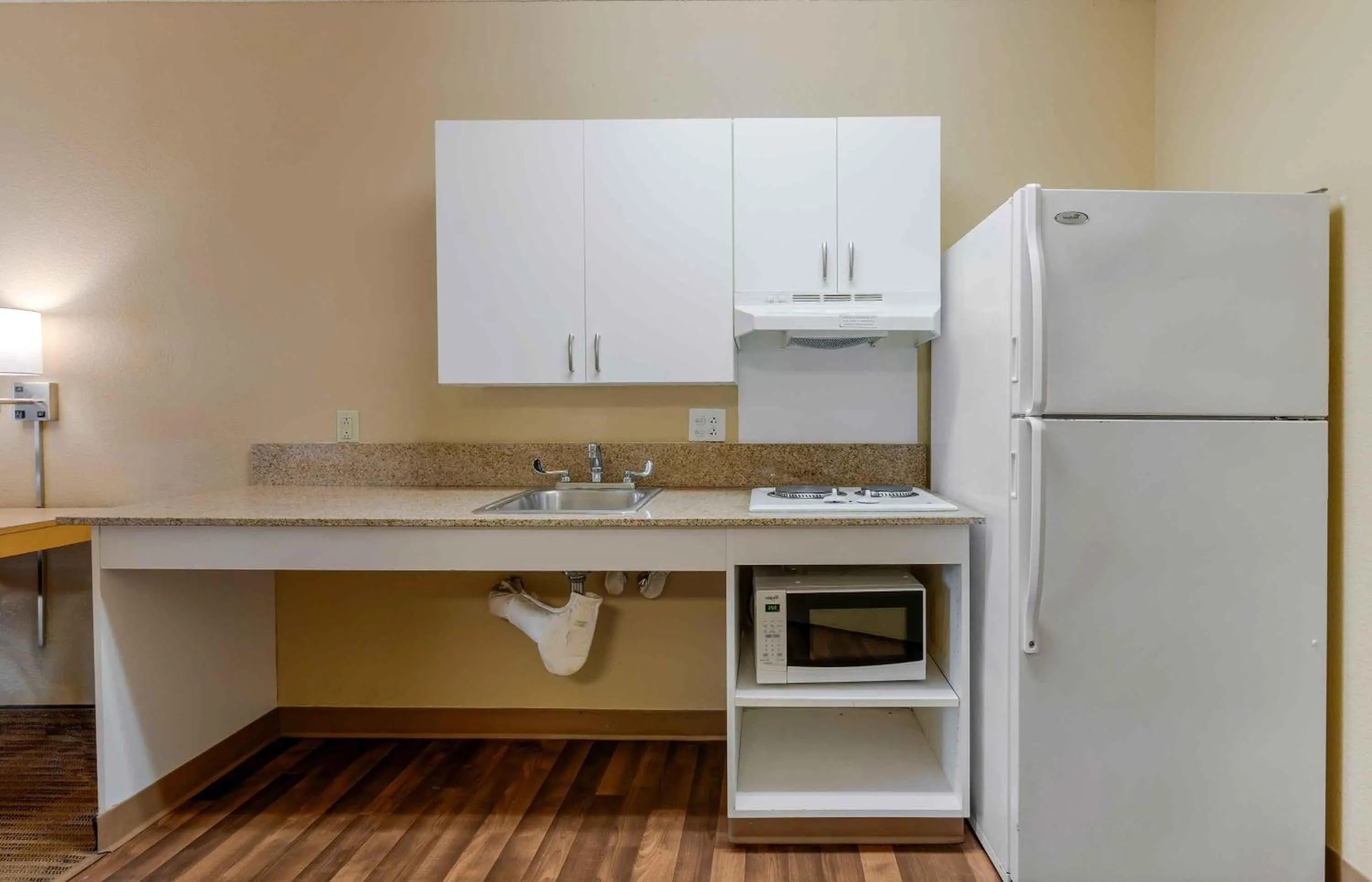 Kitchen or kitchenette in Extended Stay America Suites - Pittsburgh - Carnegie