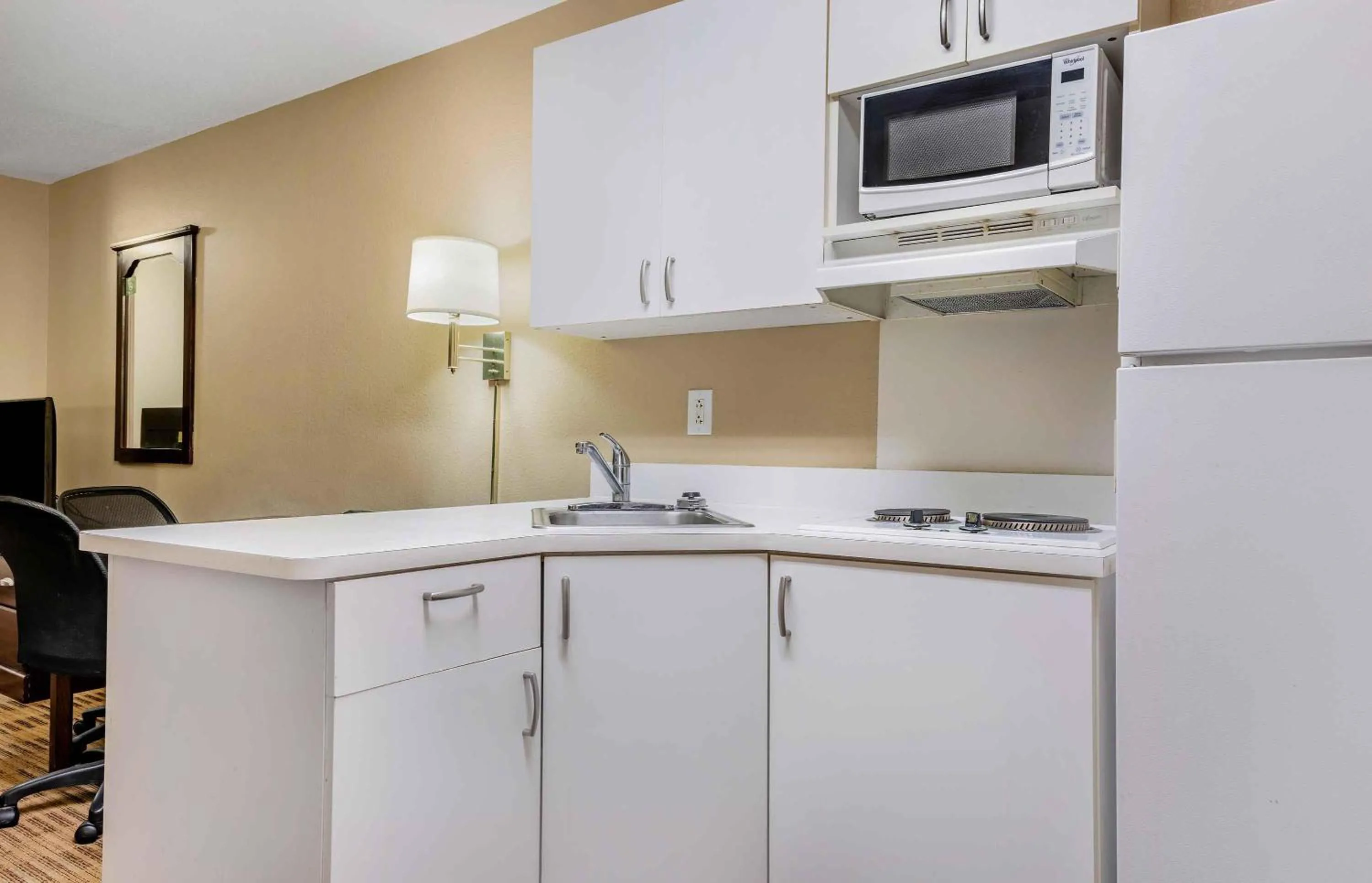 Kitchen or kitchenette in Extended Stay America Suites - Pittsburgh - Carnegie