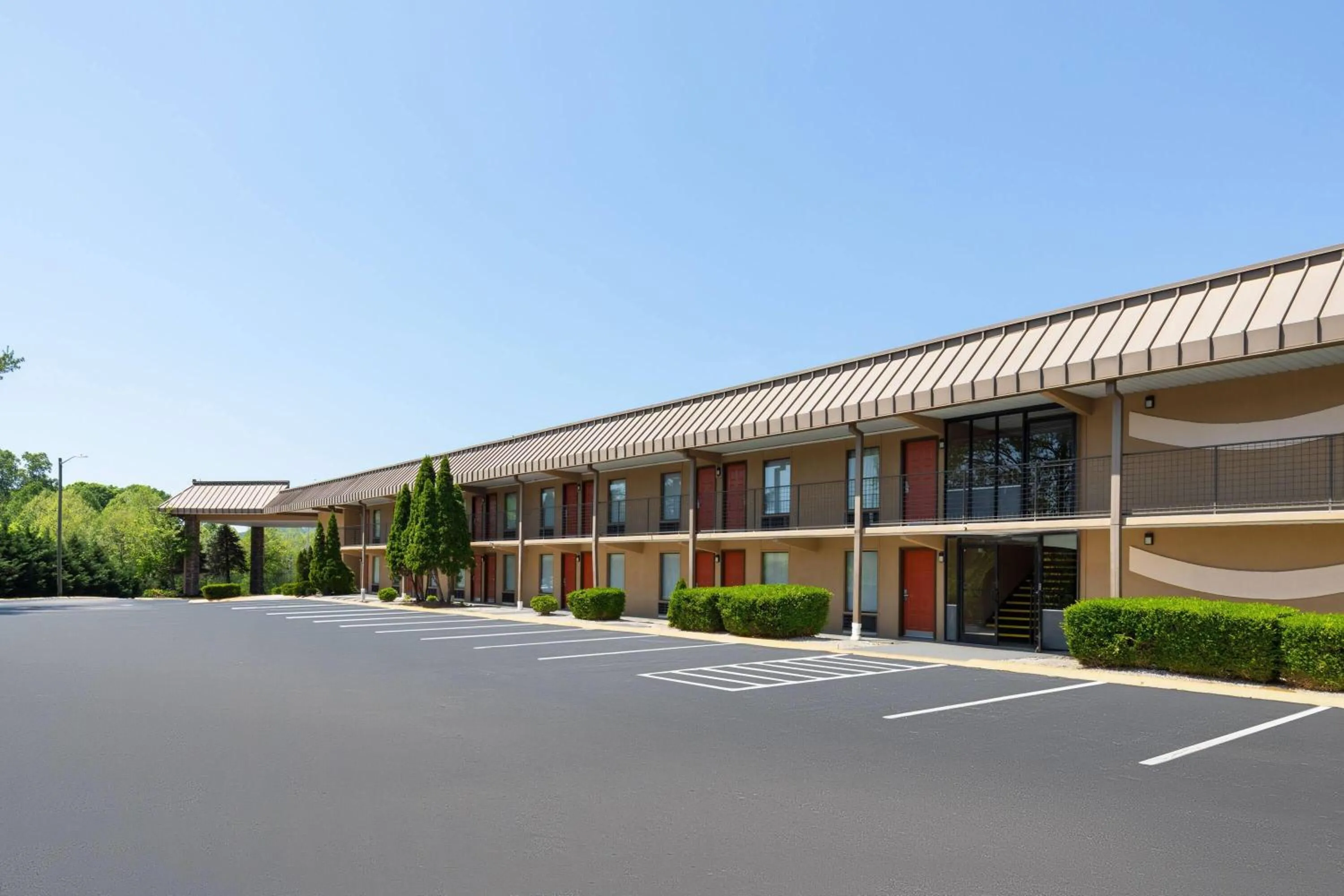 Property building in Baymont by Wyndham Knoxville I-75